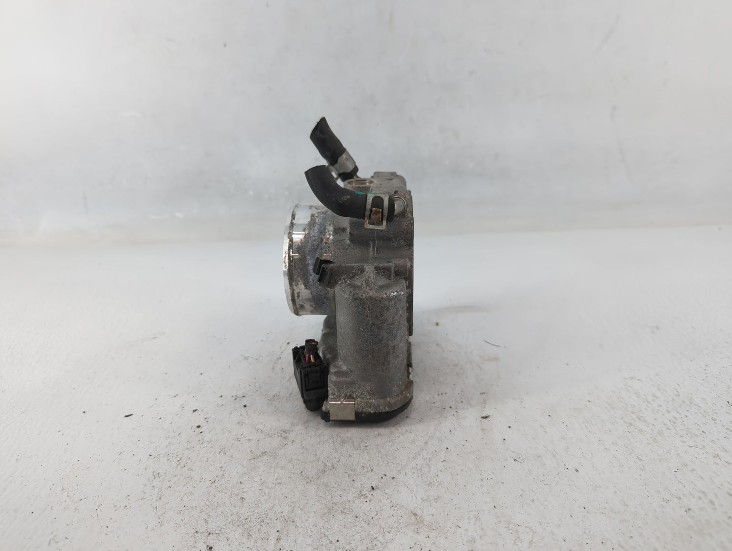 2015-2019 Hyundai Sonata Throttle Body P/N:35100-2G600 Fits Fits 2015 2016 2017 2018 2019 2020 2021 OEM Used Auto Parts - Oe