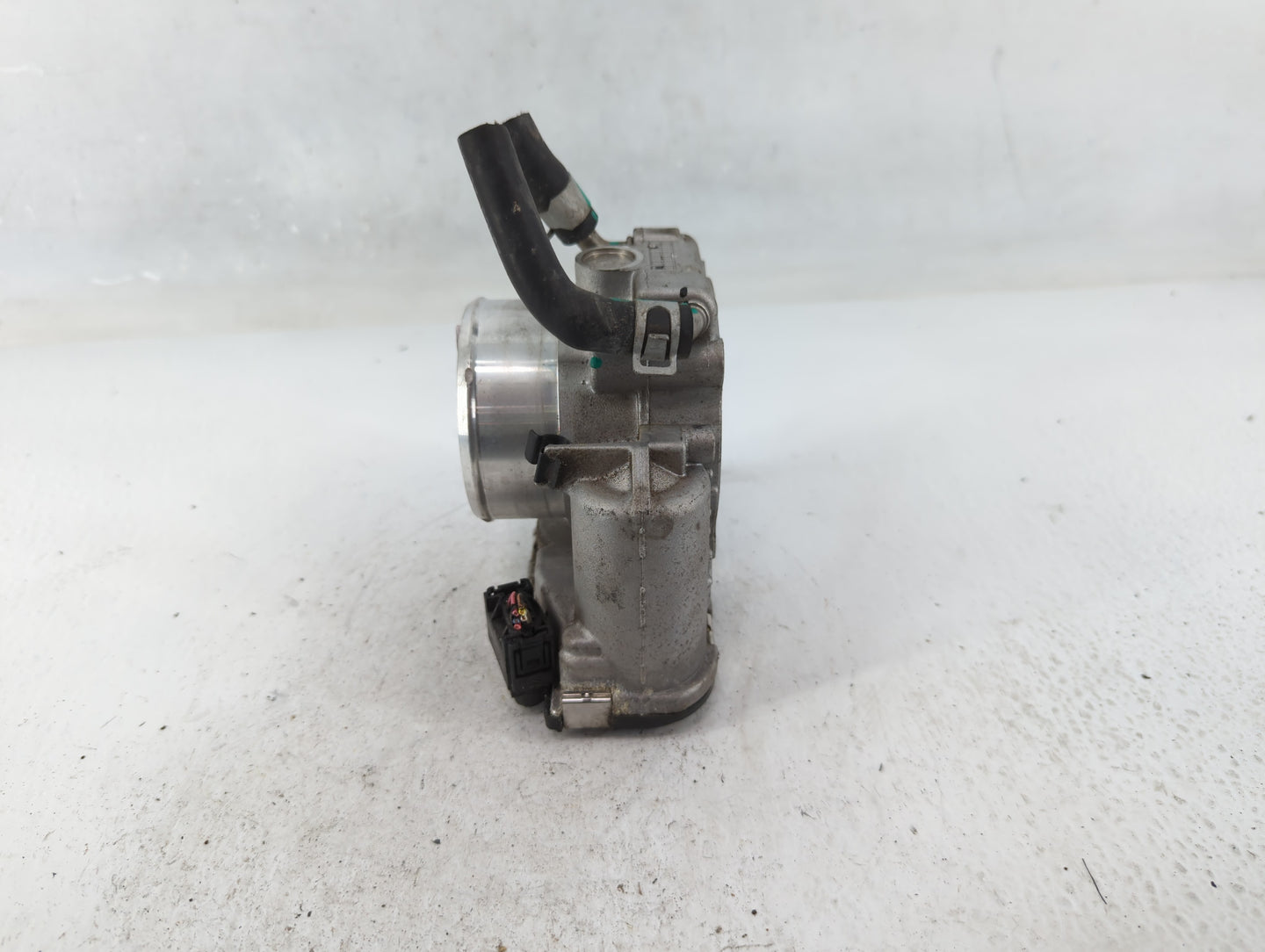 2015-2019 Hyundai Sonata Throttle Body P/N:35100-2G600 Fits Fits 2015 2016 2017 2018 2019 2020 2021 OEM Used Auto Parts - Oe