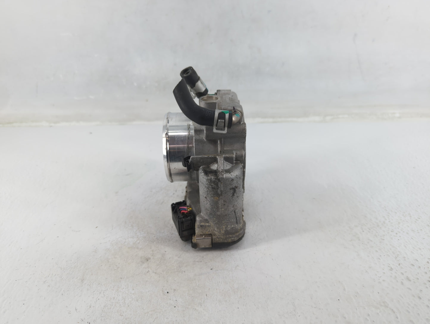 2015-2019 Hyundai Sonata Throttle Body P/N:35100-2G600 Fits Fits 2015 2016 2017 2018 2019 2020 2021 OEM Used Auto Parts - Oe