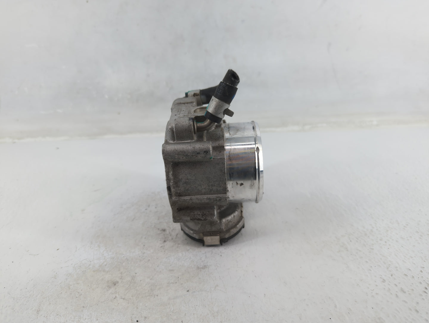 2015-2019 Hyundai Sonata Throttle Body P/N:35100-2G600 Fits Fits 2015 2016 2017 2018 2019 2020 2021 OEM Used Auto Parts - Oe