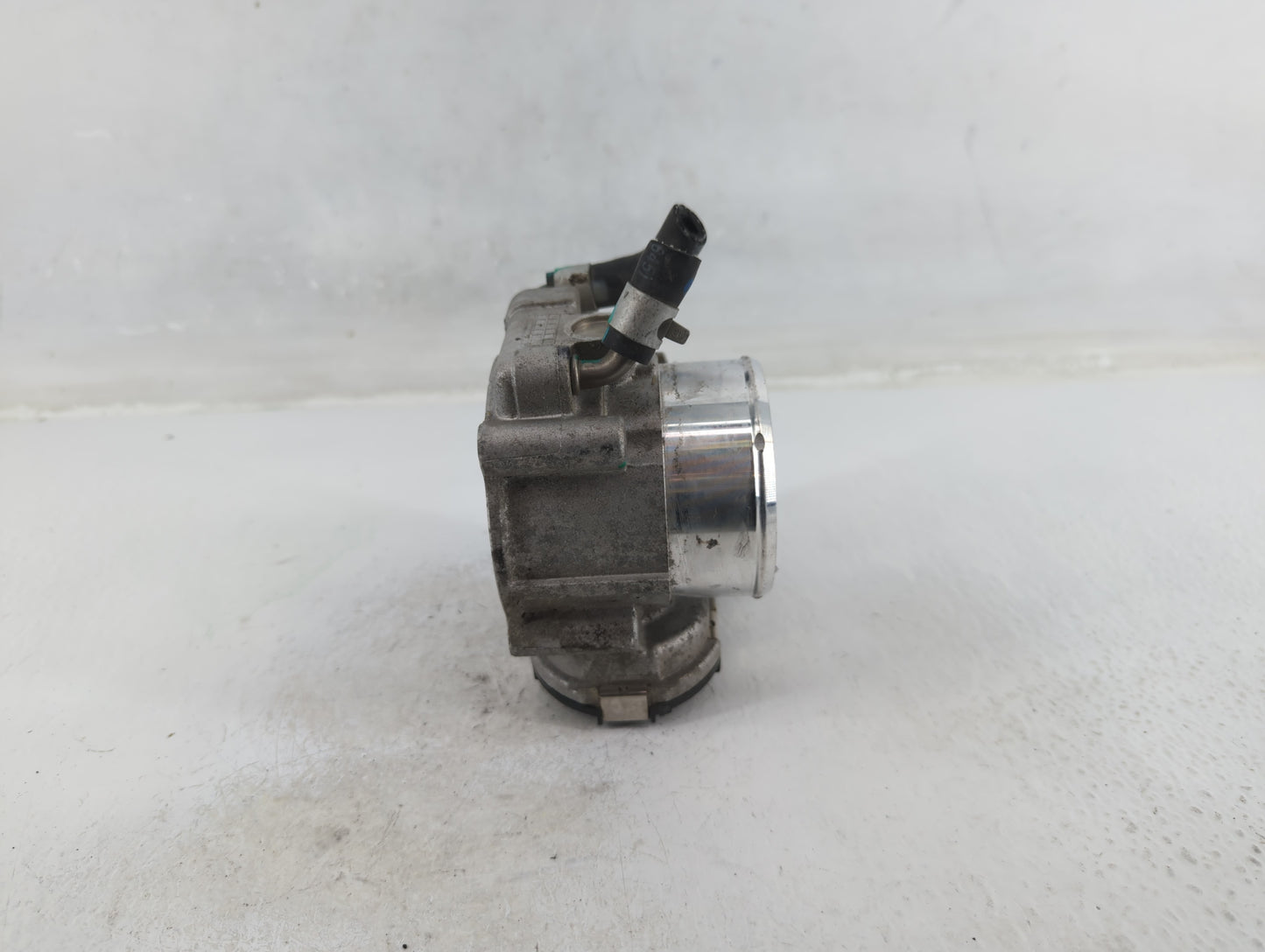 2015-2019 Hyundai Sonata Throttle Body P/N:35100-2G600 Fits Fits 2015 2016 2017 2018 2019 2020 2021 OEM Used Auto Parts - Oe
