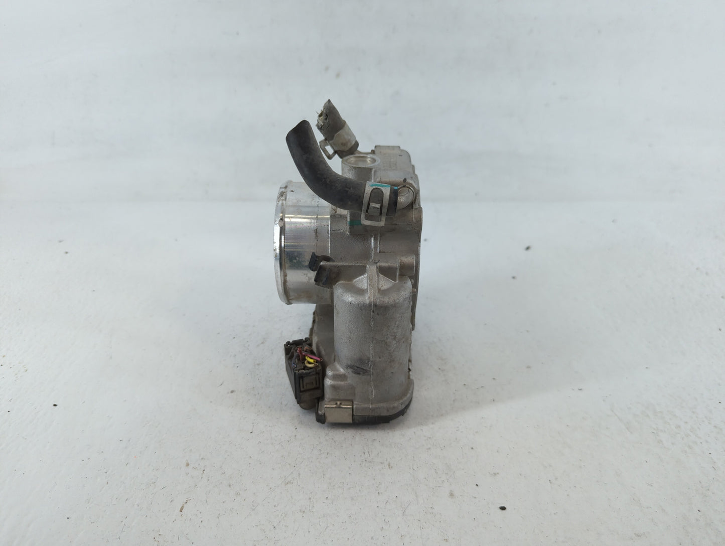 2015-2019 Hyundai Sonata Throttle Body P/N:35100-2G600 Fits Fits 2015 2016 2017 2018 2019 2020 2021 OEM Used Auto Parts - Oe