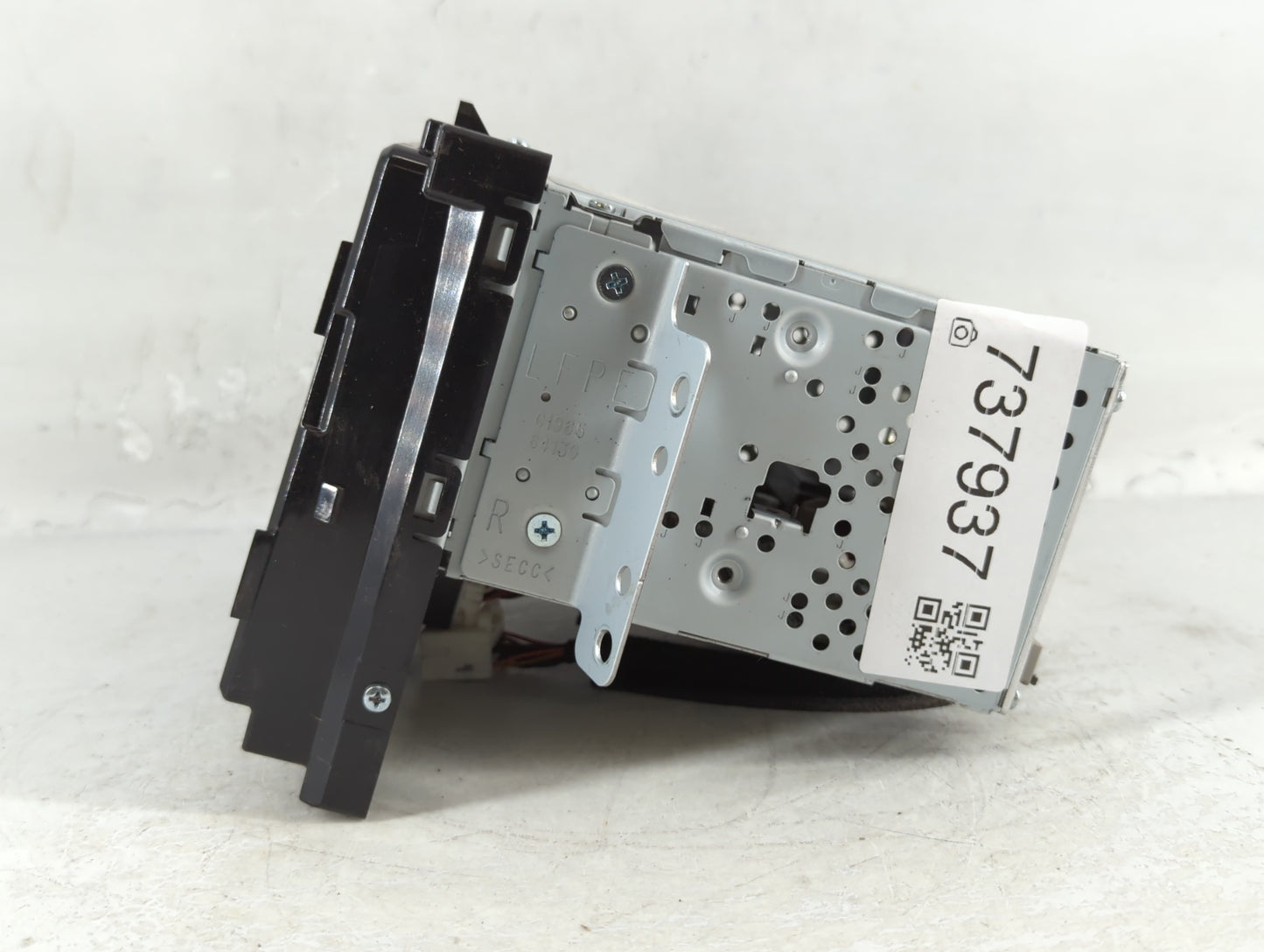 2018-2019 Hyundai Sonata Radio AM FM Cd Player Receiver Replacement P/N:96160-C2UA04X Fits Fits 2018 2019 OEM Used Auto Part