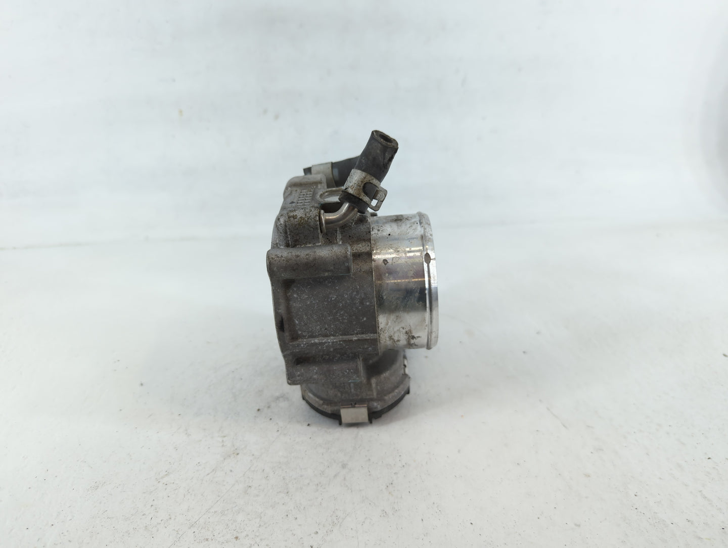 2015-2019 Hyundai Sonata Throttle Body P/N:35100-2G600 Fits Fits 2015 2016 2017 2018 2019 2020 2021 OEM Used Auto Parts - Oe
