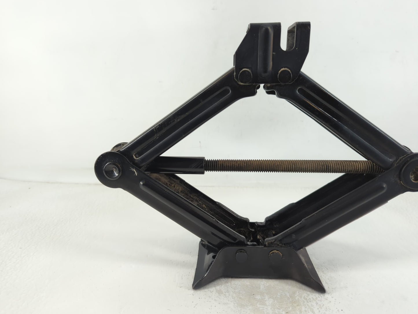2019 Hyundai Sonata Spare Scissor Car Jack 748756 - Oemusedautoparts1.com