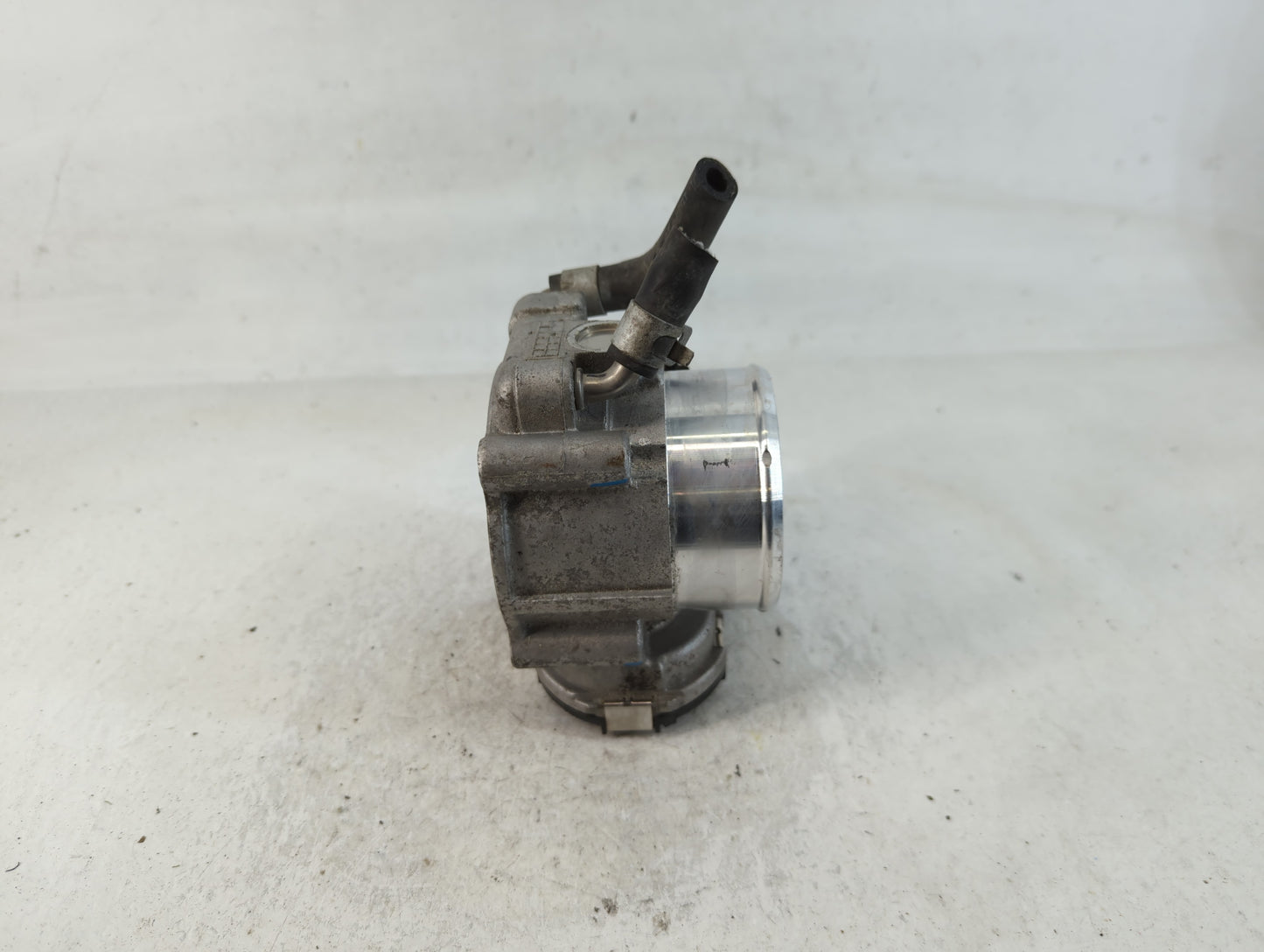 2015-2019 Hyundai Sonata Throttle Body P/N:35100-2G600 Fits Fits 2015 2016 2017 2018 2019 2020 2021 OEM Used Auto Parts - Oe