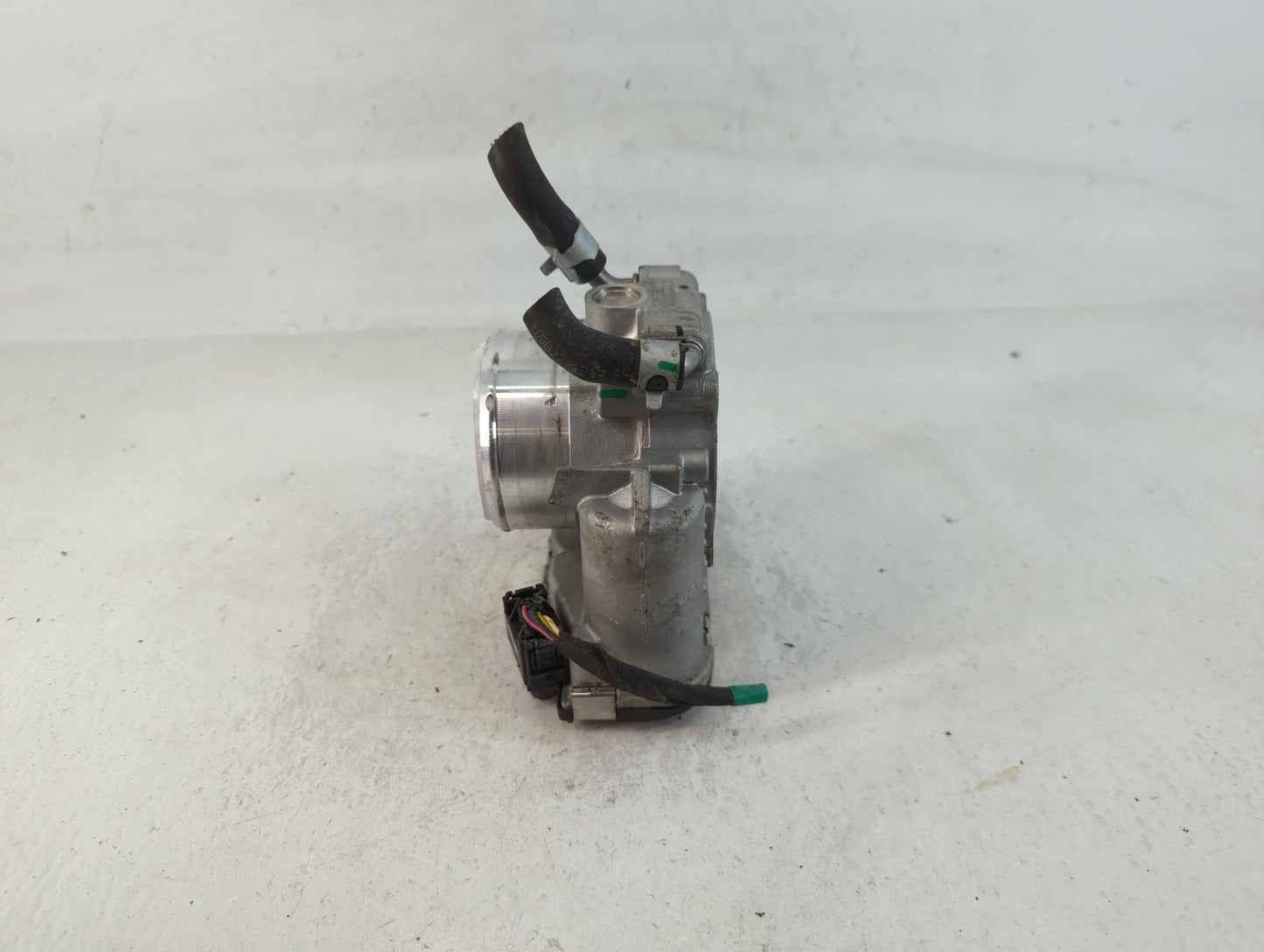 2015-2019 Hyundai Sonata Throttle Body P/N:35100-2G600 Fits Fits 2015 2016 2017 2018 2019 2020 2021 OEM Used Auto Parts - Oe