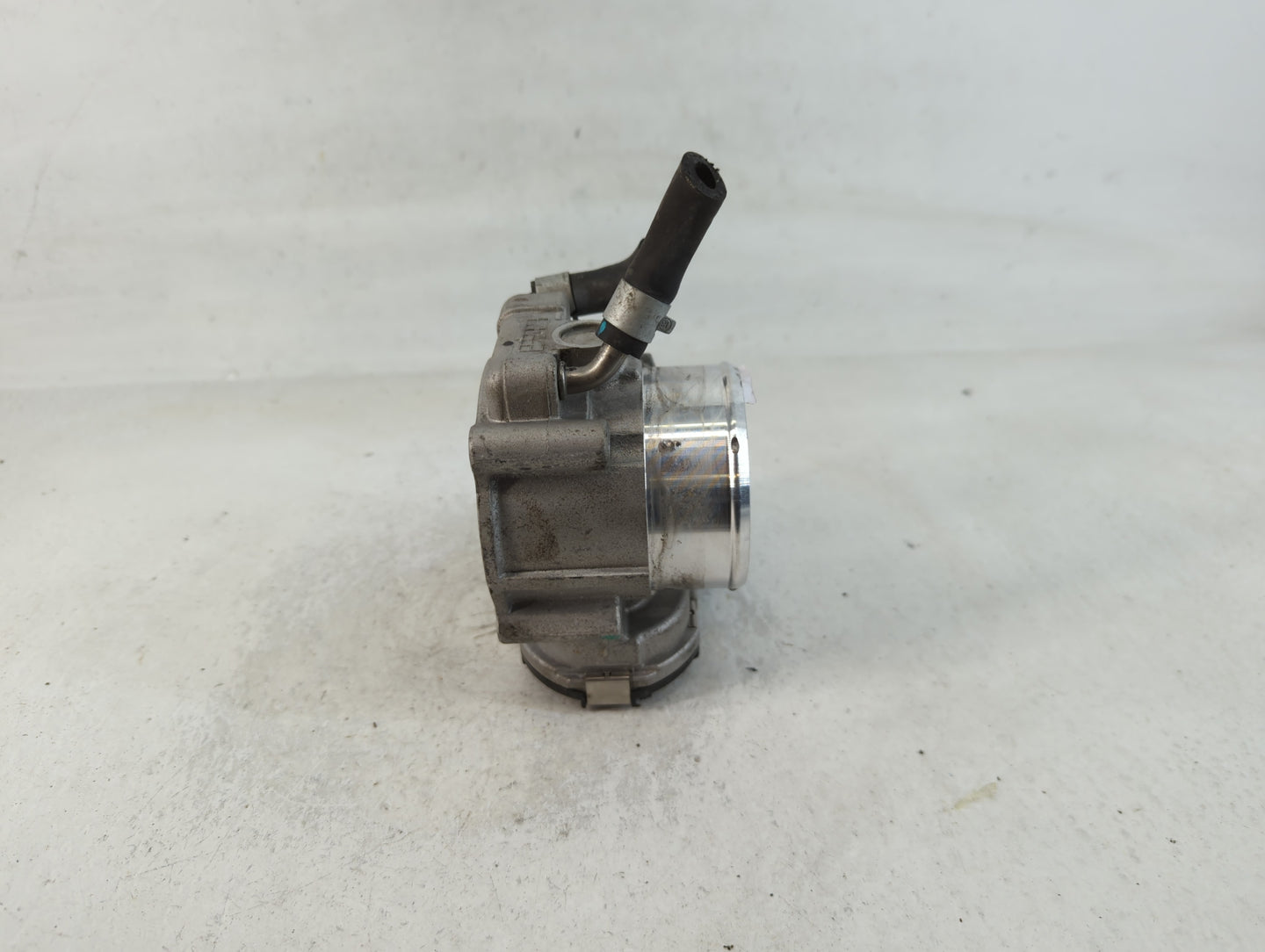 2015-2019 Hyundai Sonata Throttle Body P/N:35100-2G600 Fits Fits 2015 2016 2017 2018 2019 2020 2021 OEM Used Auto Parts - Oe