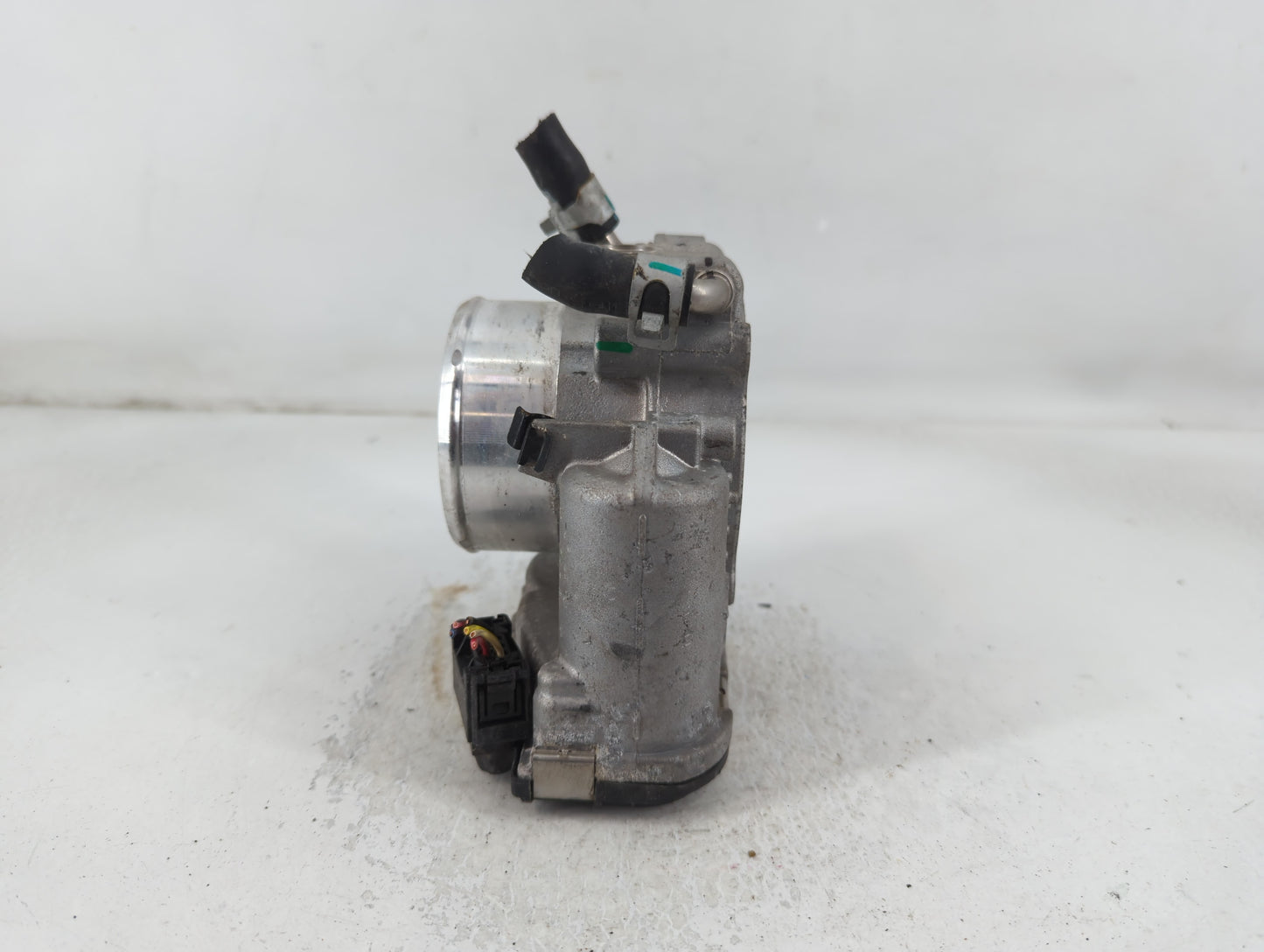 2015-2019 Hyundai Sonata Throttle Body P/N:35100-2G600 Fits Fits 2015 2016 2017 2018 2019 2020 2021 OEM Used Auto Parts - Oe