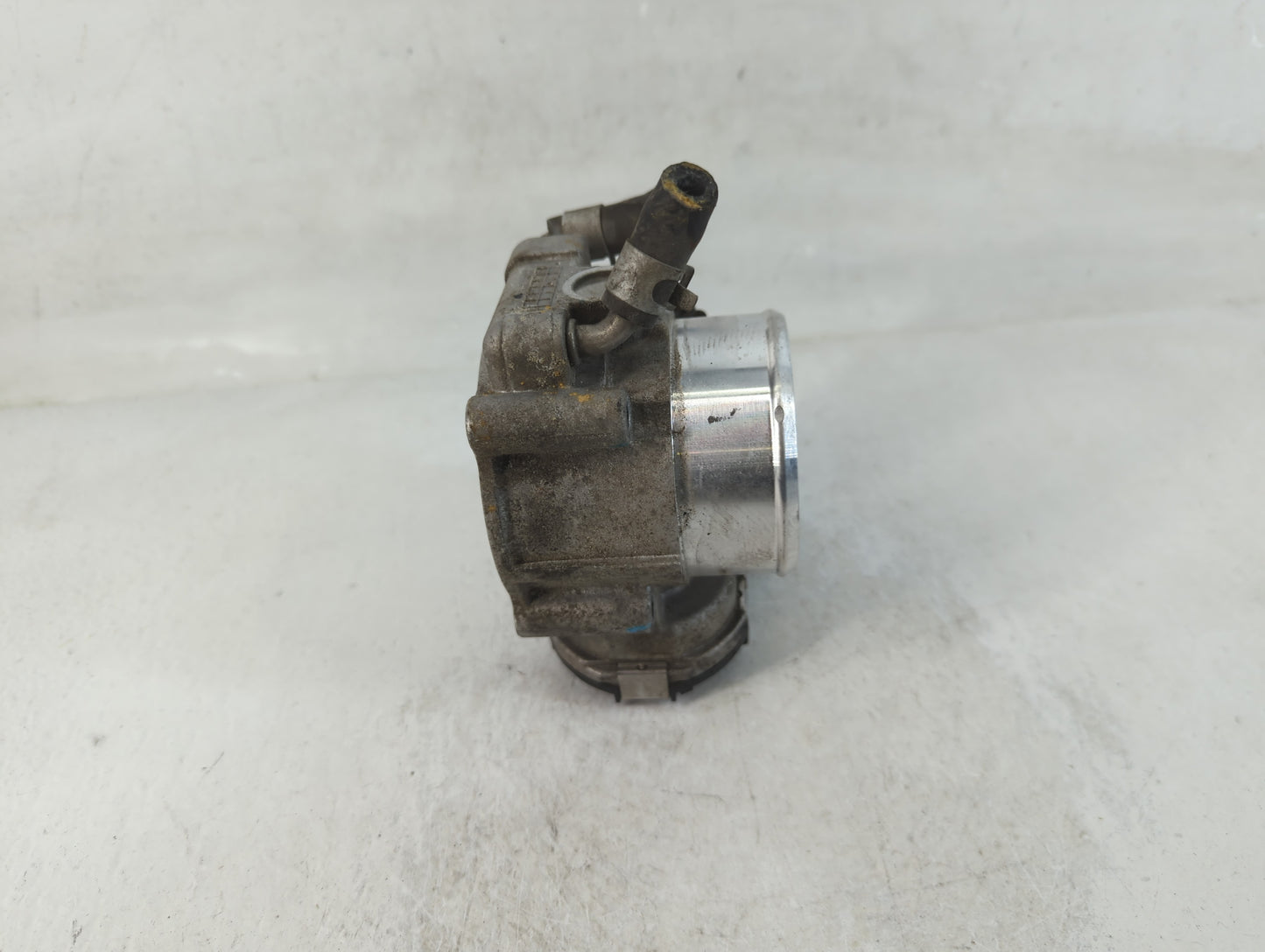 2015-2019 Hyundai Sonata Throttle Body P/N:35100-2G600 Fits Fits 2015 2016 2017 2018 2019 2020 2021 OEM Used Auto Parts - Oe