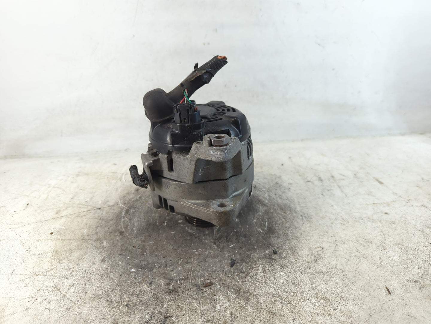 2015-2019 Hyundai Sonata Alternator Replacement Generator Charging Assembly Engine OEM P/N:37300-2G061 Fits OEM Used Auto Pa