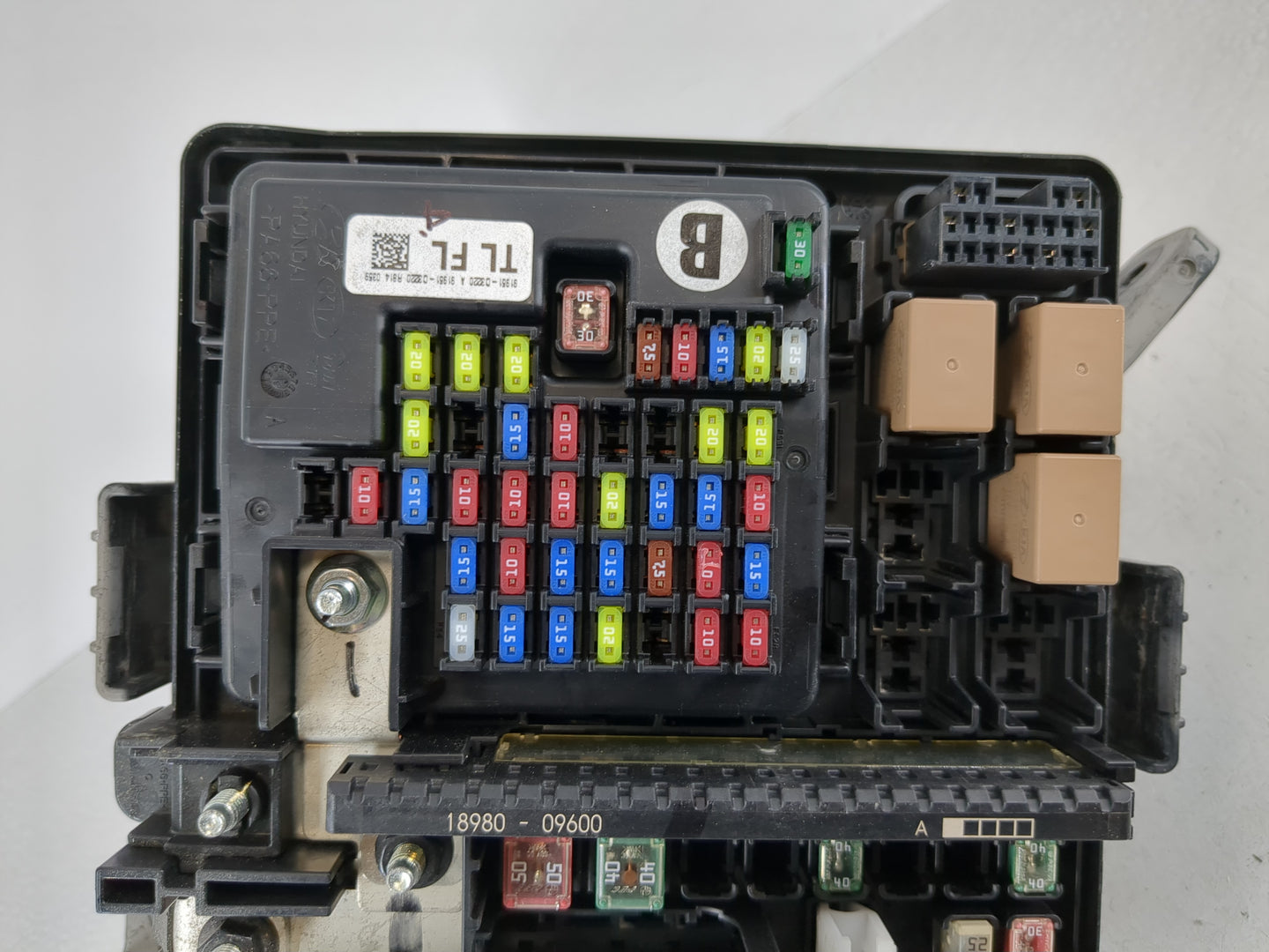 2019-2021 Hyundai Tucson Fusebox Fuse Box Panel Relay Module P/N:91250-D3170 91956-D3020 Fits Fits 2019 2020 2021 OEM Used A