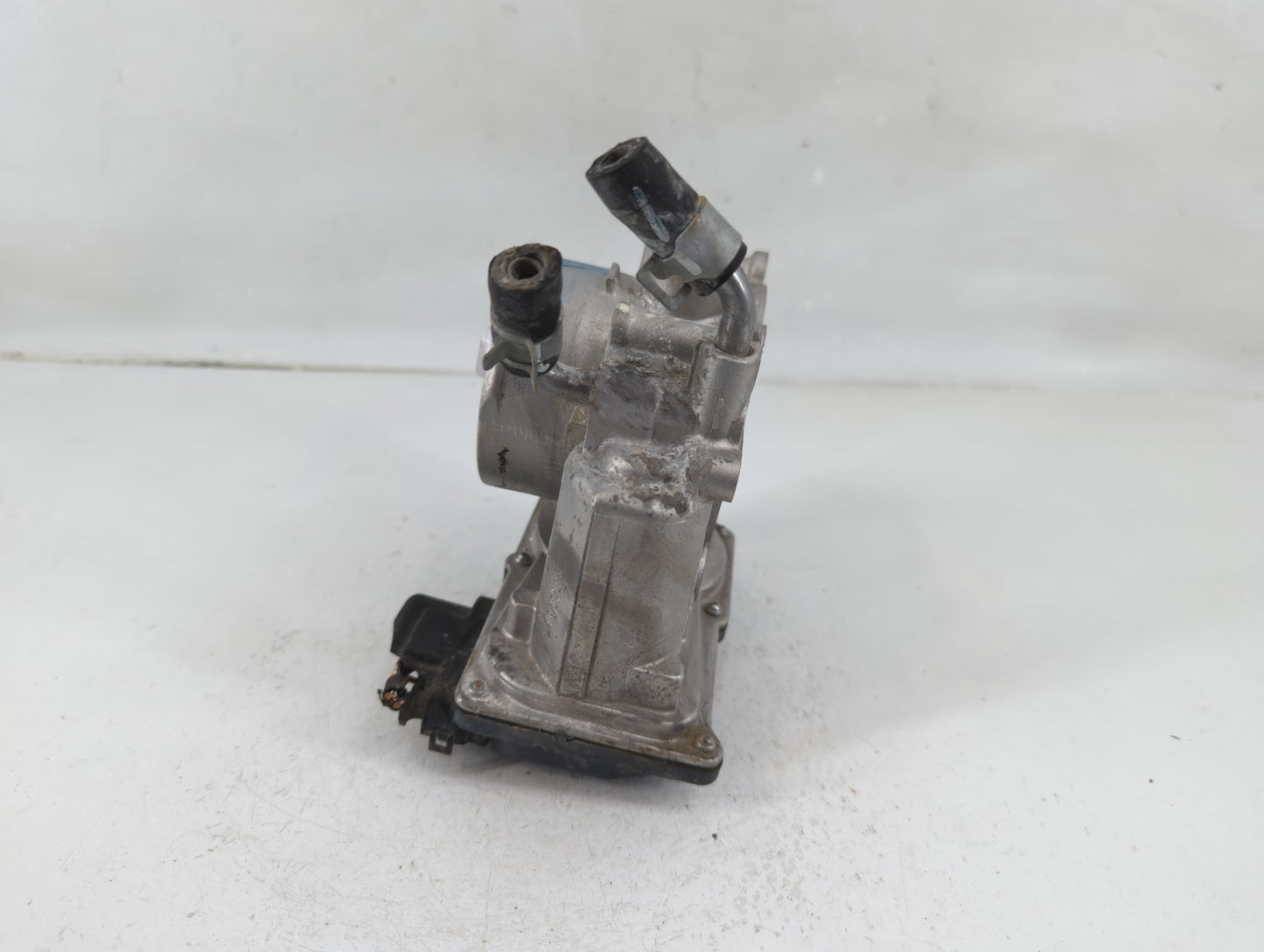 2014-2021 Hyundai Tucson Throttle Body P/N:35100-2E000 Fits Fits 2011 2012 2013 2014 2015 2016 2017 2018 2019 2020 2021 OEM 