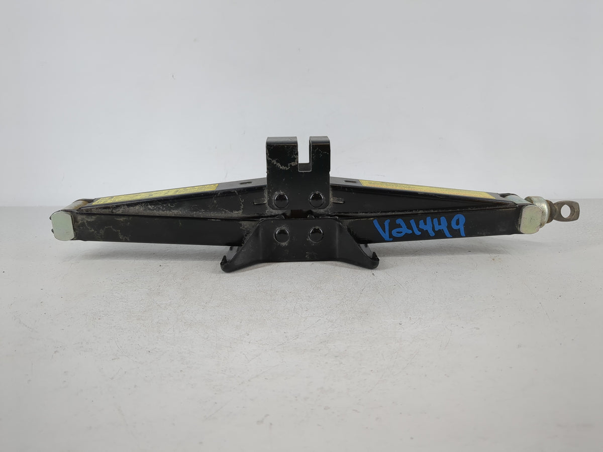 2019 Hyundai Tucson Spare Scissor Car Jack 1120592 - Oemusedautoparts1.com