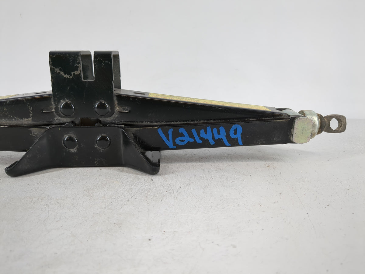 2019 Hyundai Tucson Spare Scissor Car Jack 1120592 - Oemusedautoparts1.com