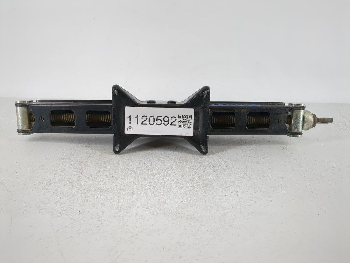 2019 Hyundai Tucson Spare Scissor Car Jack 1120592 - Oemusedautoparts1.com