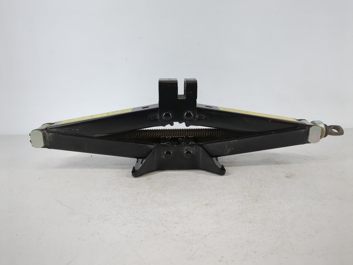 2019 Hyundai Tucson Spare Scissor Car Jack 1120615 - Oemusedautoparts1.com