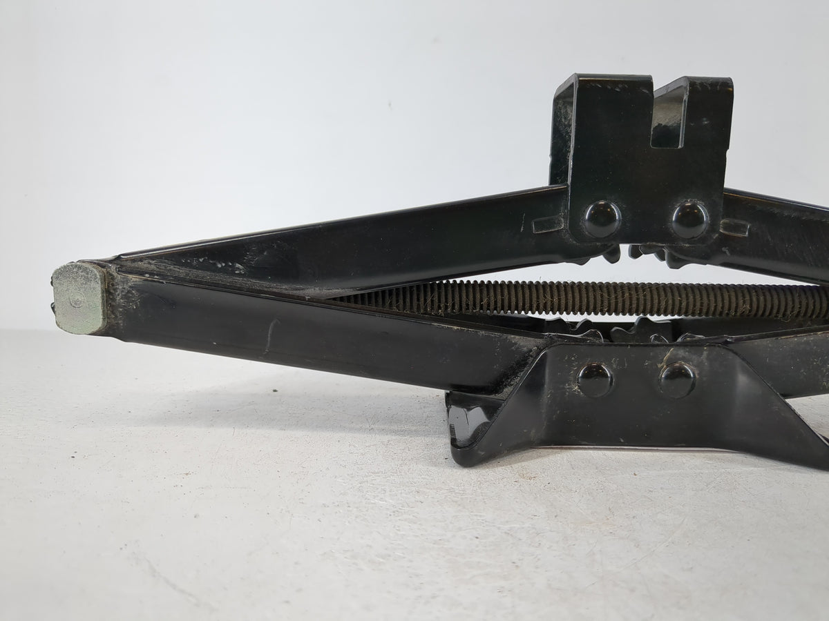 2019 Hyundai Tucson Spare Scissor Car Jack 1120615 - Oemusedautoparts1.com