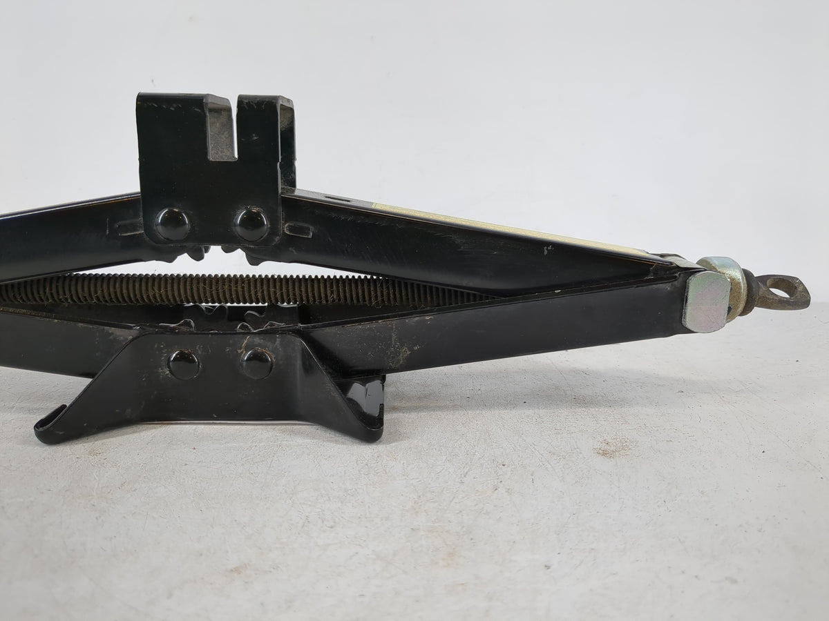 2019 Hyundai Tucson Spare Scissor Car Jack 1120615 - Oemusedautoparts1.com