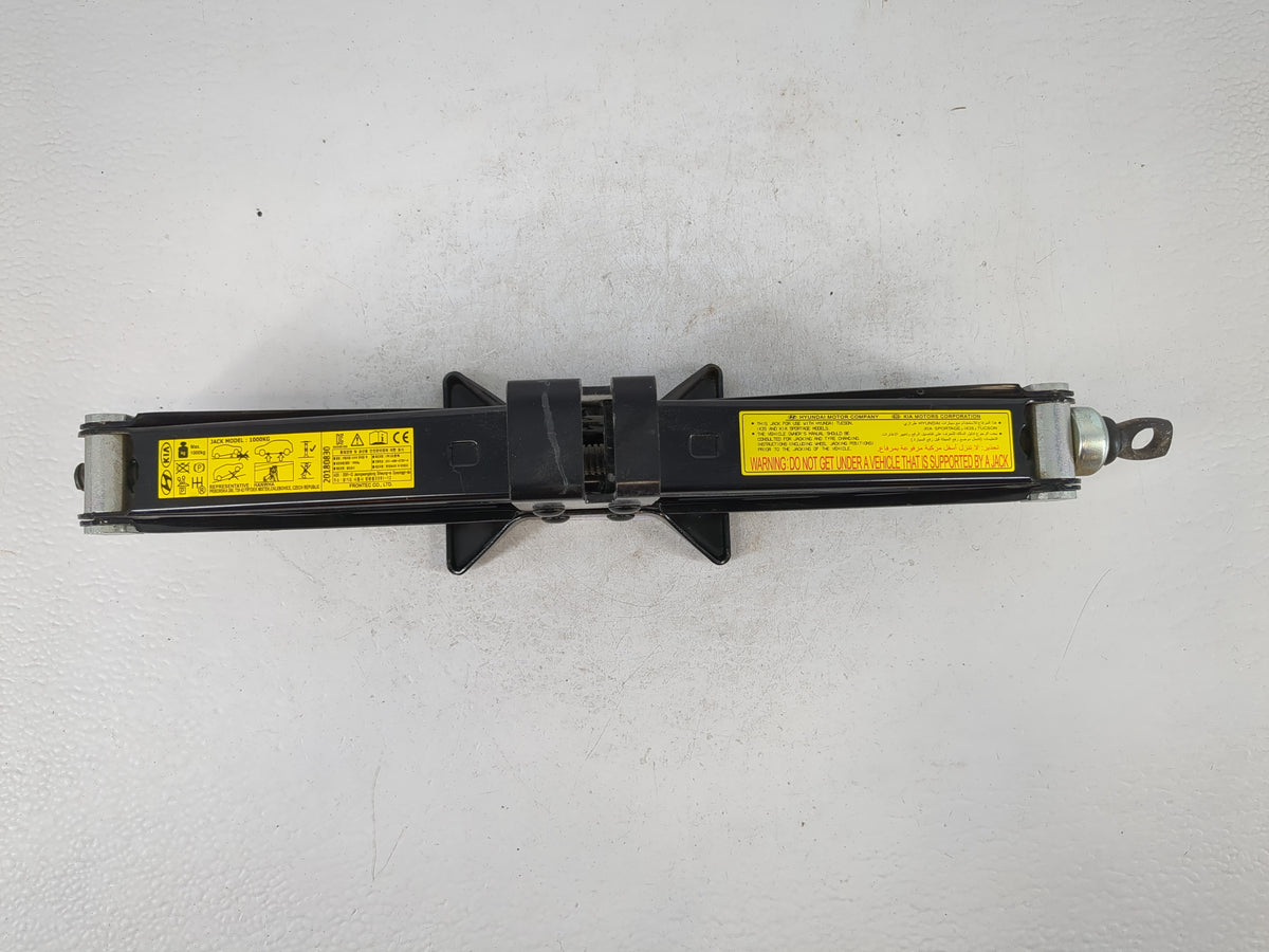2019 Hyundai Tucson Spare Scissor Car Jack 1120615 - Oemusedautoparts1.com