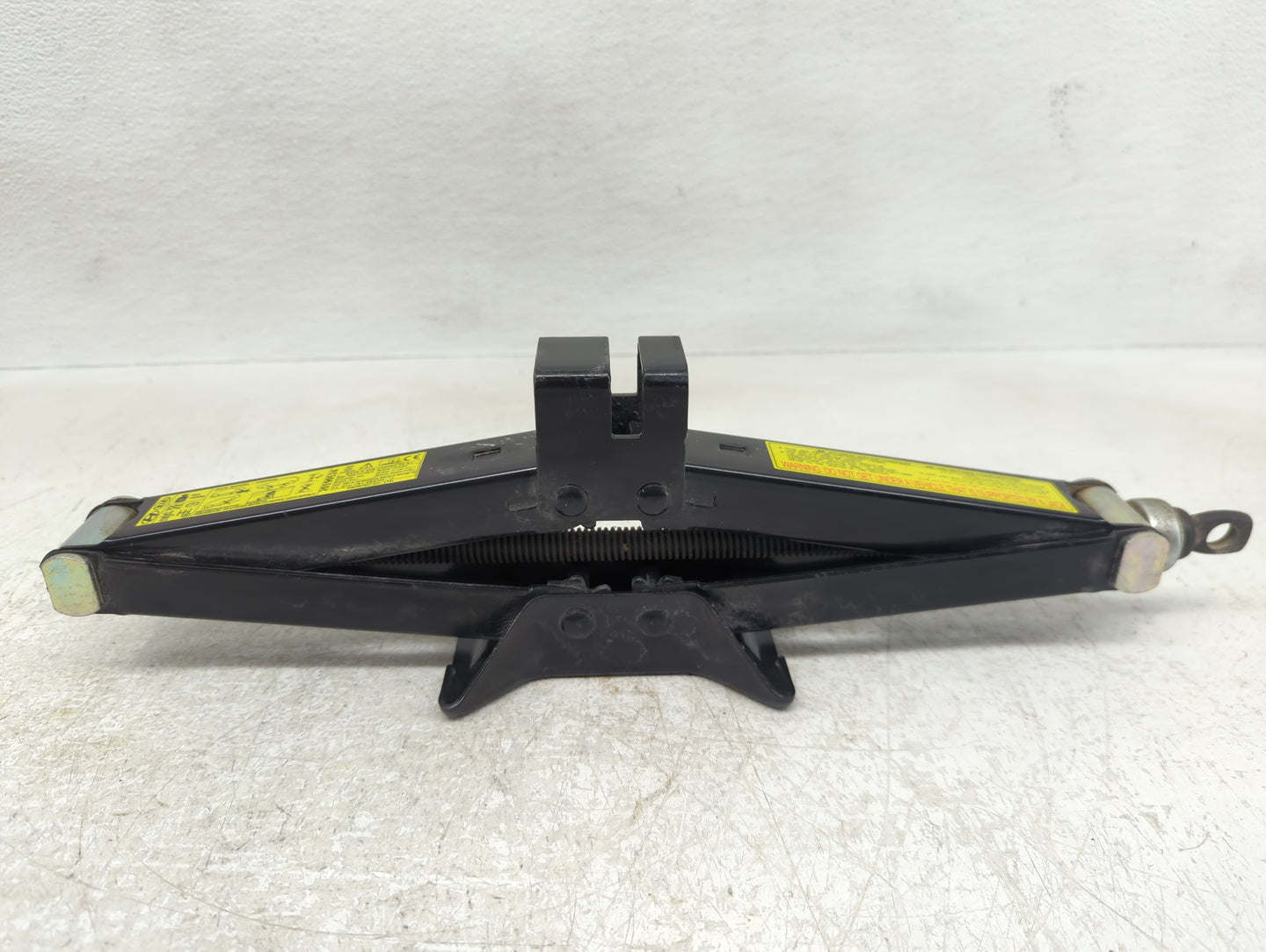 2019 Hyundai Tucson Spare Scissor Car Jack - Oemusedautoparts1.com
