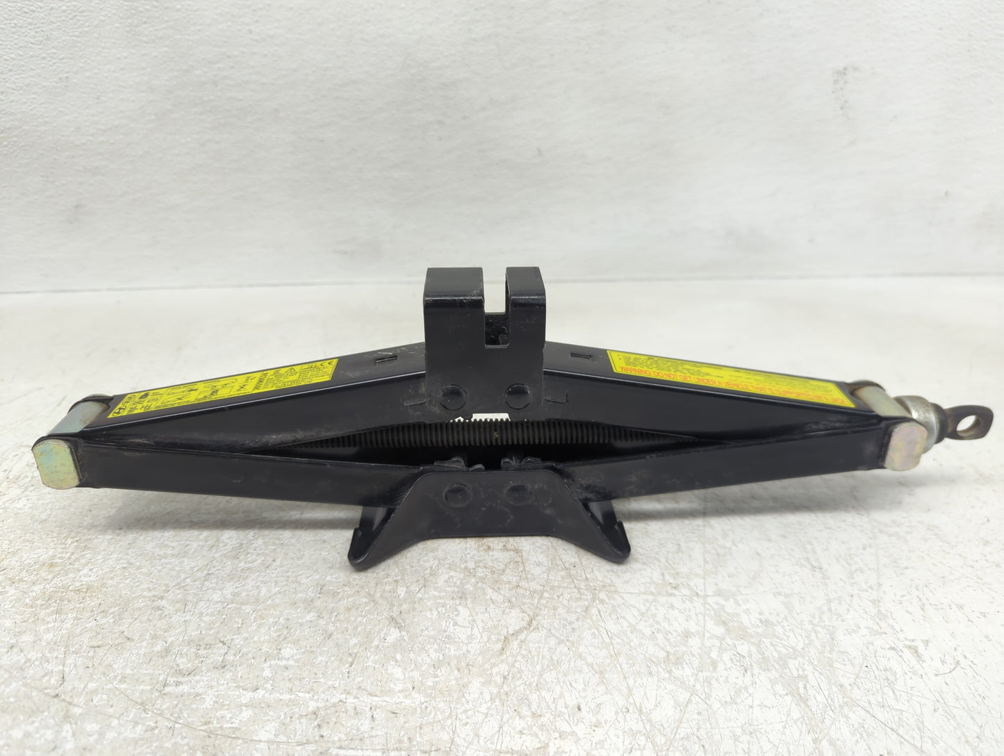 2019 Hyundai Tucson Spare Scissor Car Jack - Oemusedautoparts1.com
