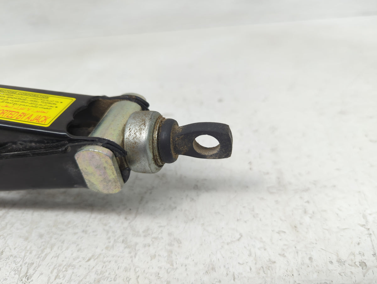 2019 Hyundai Tucson Spare Scissor Car Jack 1157467 - Oemusedautoparts1.com