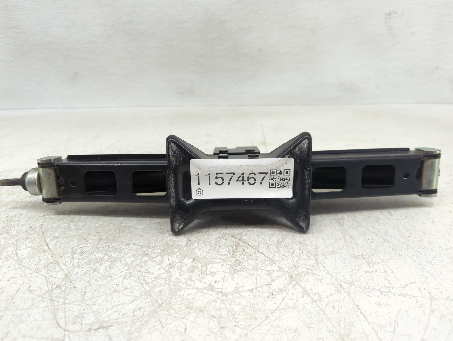2019 Hyundai Tucson Spare Scissor Car Jack - Oemusedautoparts1.com