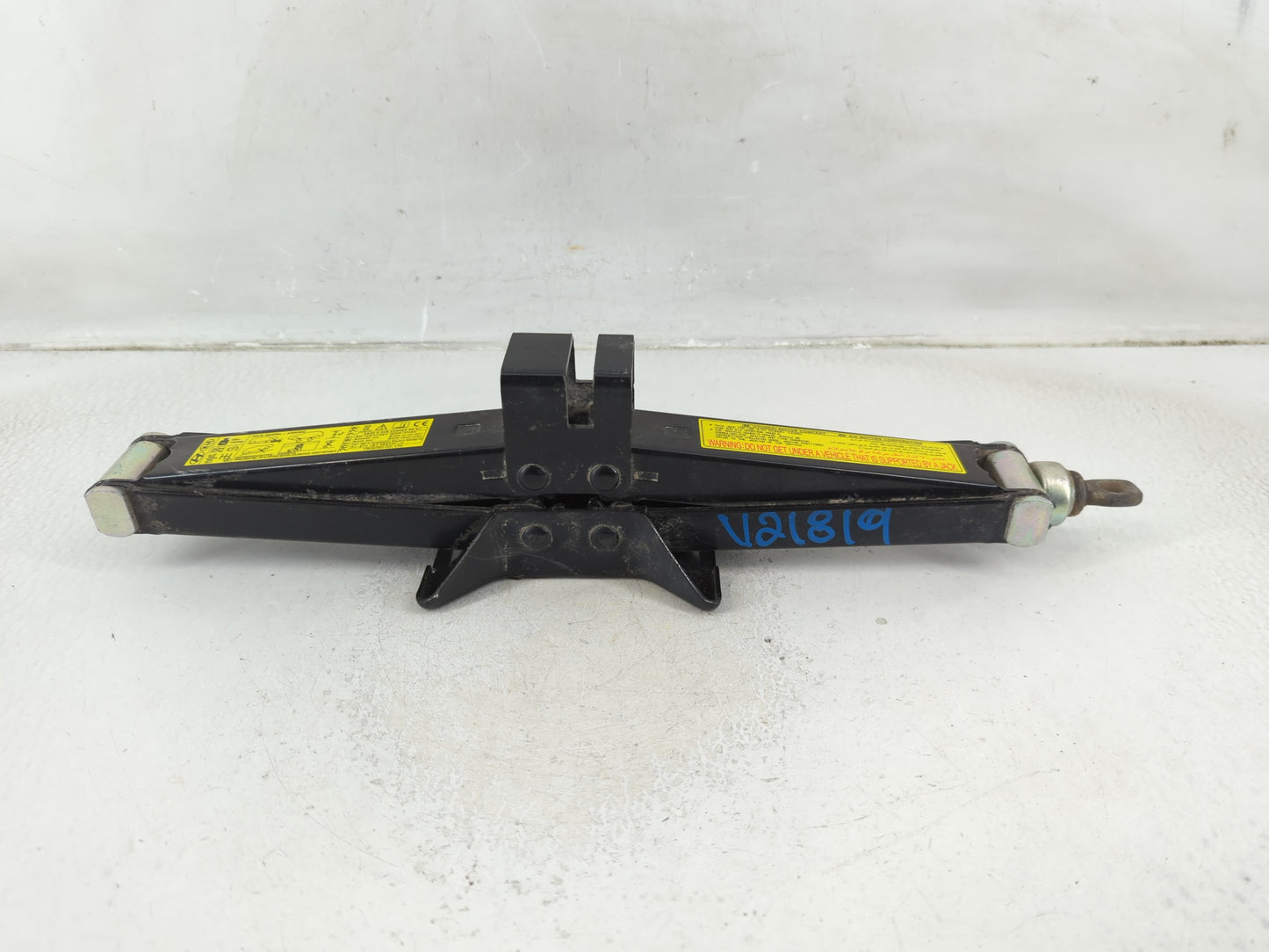 2019 Hyundai Tucson Spare Scissor Car Jack - Oemusedautoparts1.com