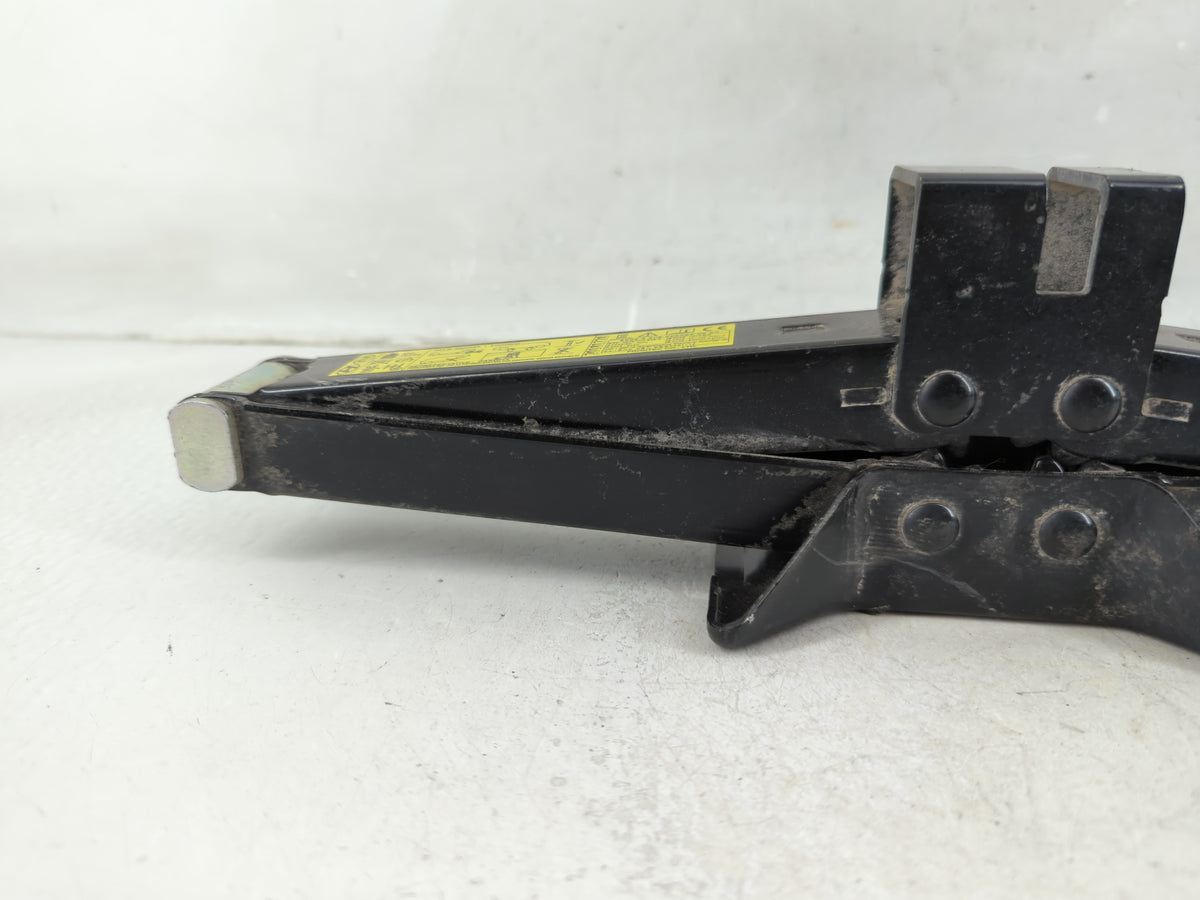 2019 Hyundai Tucson Spare Scissor Car Jack 1188154 - Oemusedautoparts1.com
