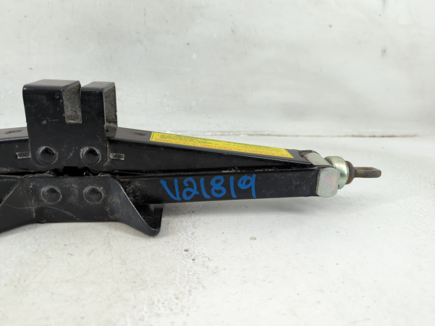2019 Hyundai Tucson Spare Scissor Car Jack 1188154 - Oemusedautoparts1.com