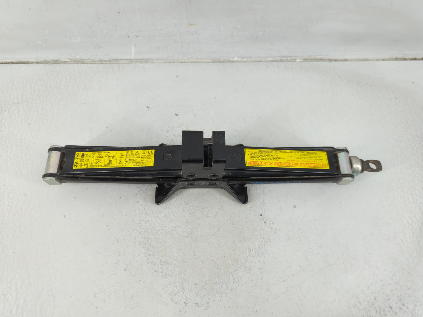 2019 Hyundai Tucson Spare Scissor Car Jack 1188154 - Oemusedautoparts1.com