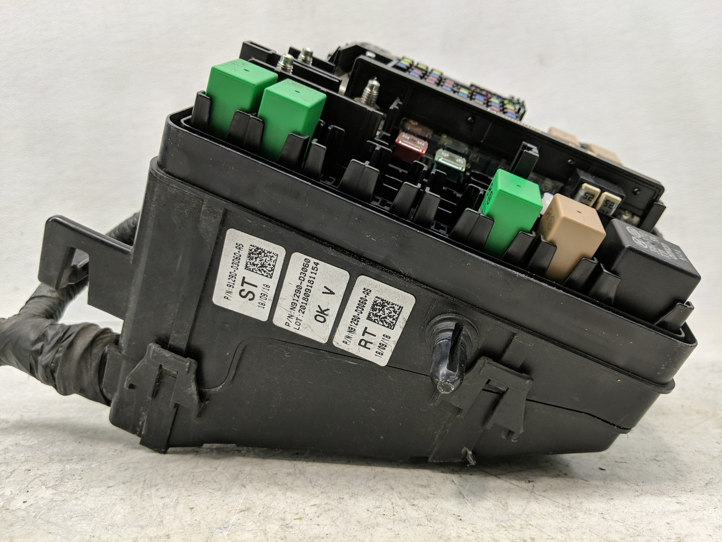 2019-2021 Hyundai Tucson Fusebox Fuse Box Panel Relay Module P/N:91290-D3060 Fits Fits 2019 2020 2021 OEM Used Auto Parts - 