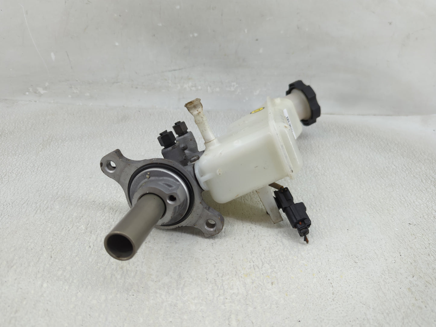 2016-2021 Hyundai Tucson Brake Master Cylinder 1310390 - Oemusedautoparts1.com