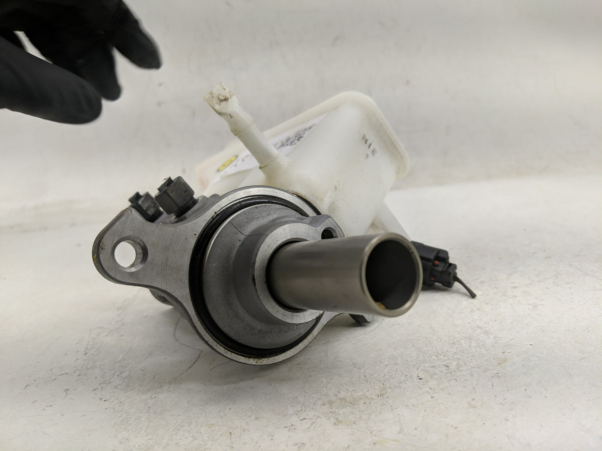 2016-2021 Hyundai Tucson Brake Master Cylinder 1311413 - Oemusedautoparts1.com