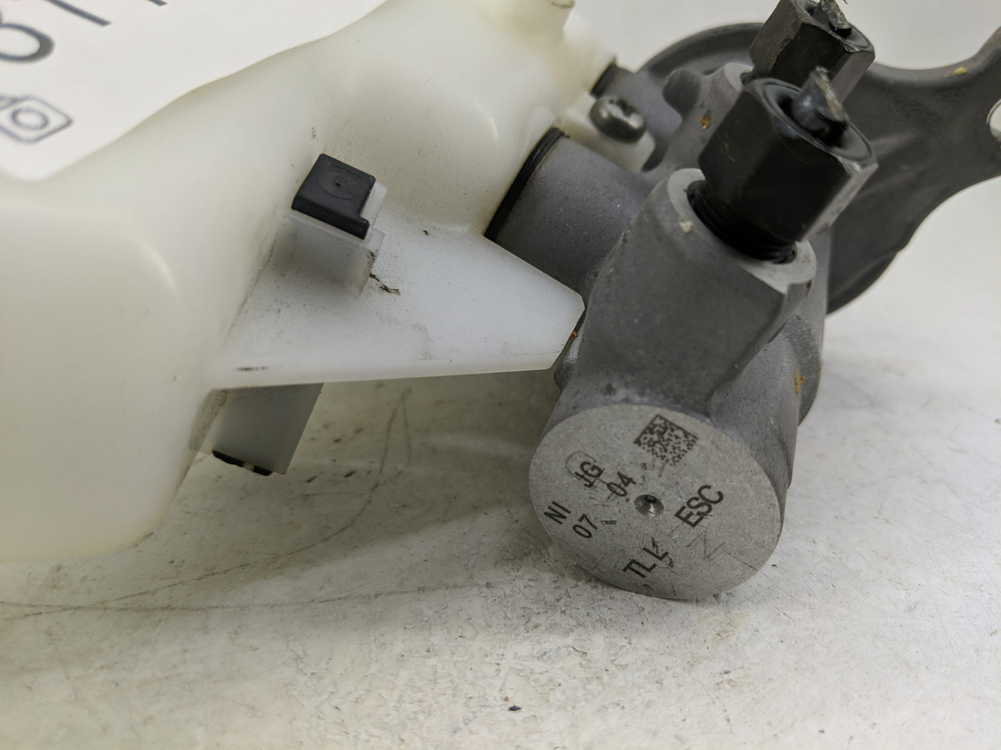 2016-2021 Hyundai Tucson Brake Master Cylinder - Oemusedautoparts1.com
