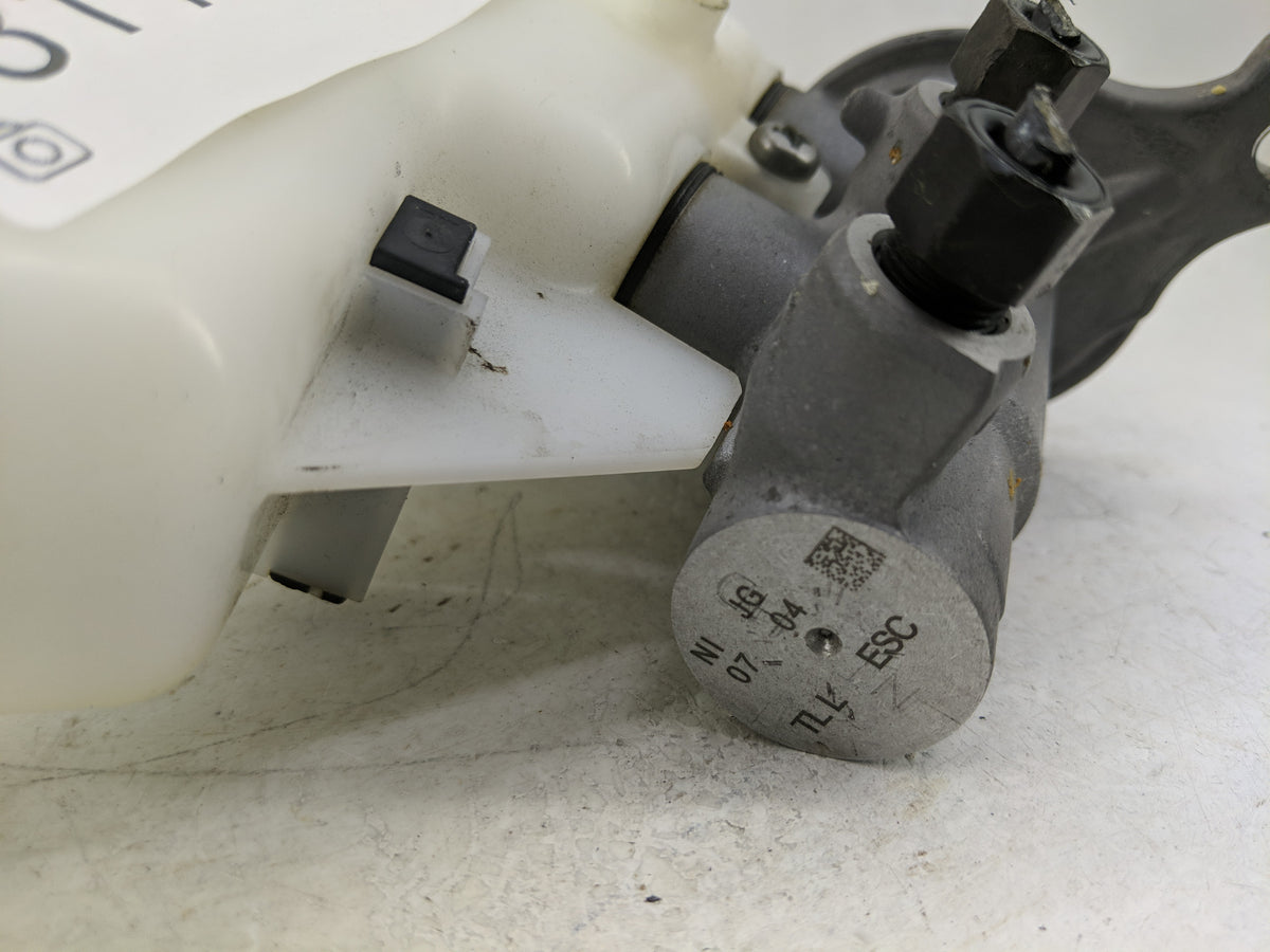 2016-2021 Hyundai Tucson Brake Master Cylinder 1311413 - Oemusedautoparts1.com