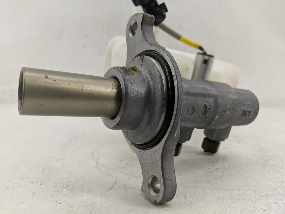 2016-2021 Hyundai Tucson Brake Master Cylinder 1311413 - Oemusedautoparts1.com