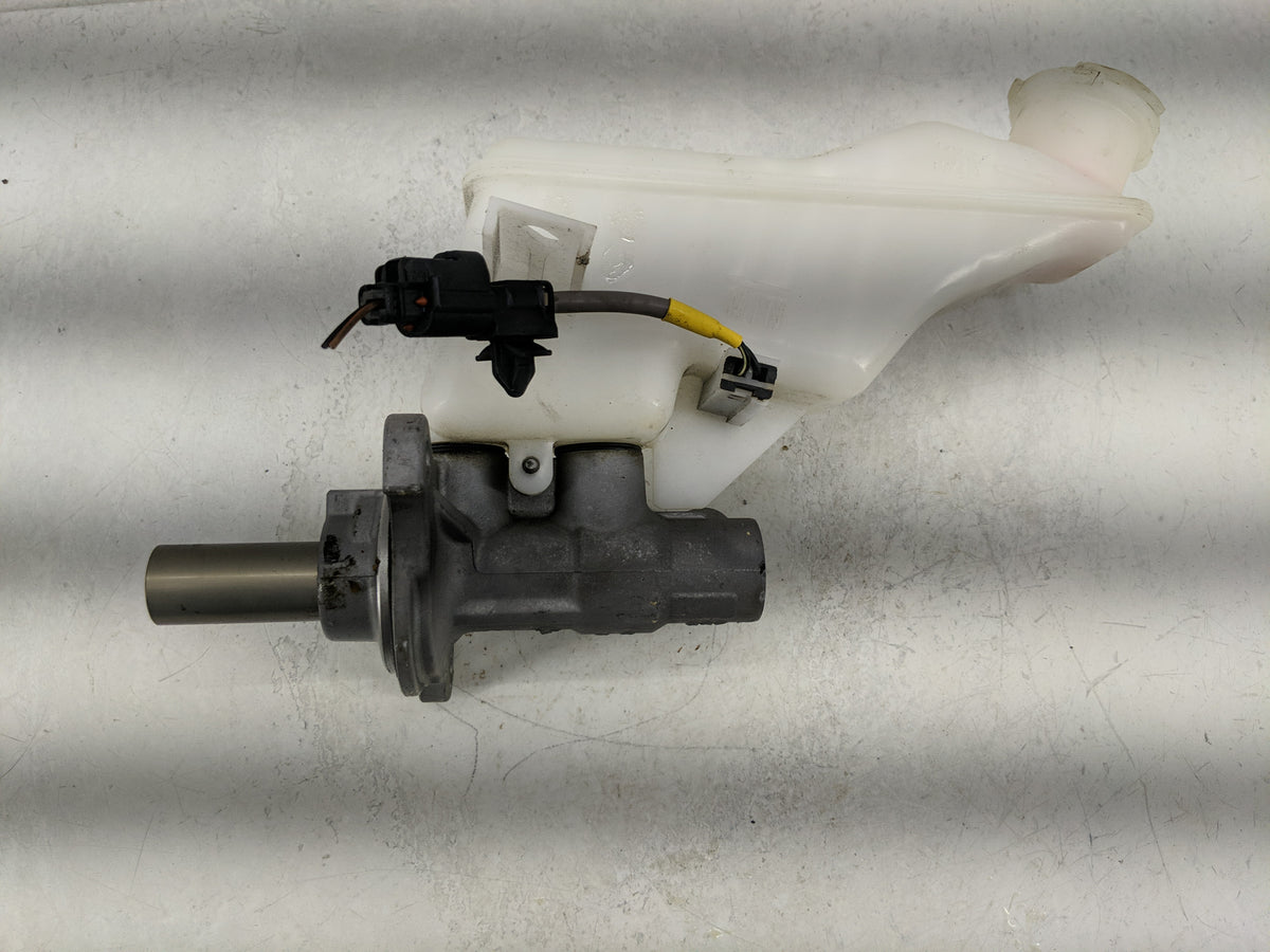 2016-2021 Hyundai Tucson Brake Master Cylinder 1311413 - Oemusedautoparts1.com