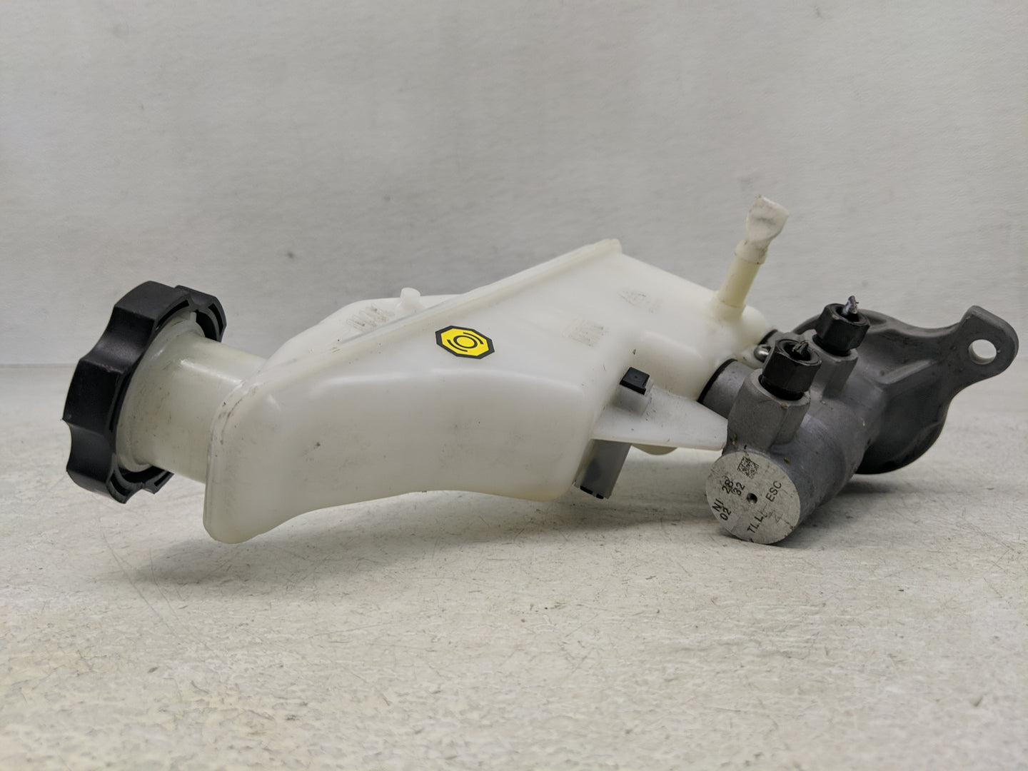 2016-2021 Hyundai Tucson Brake Master Cylinder - Oemusedautoparts1.com