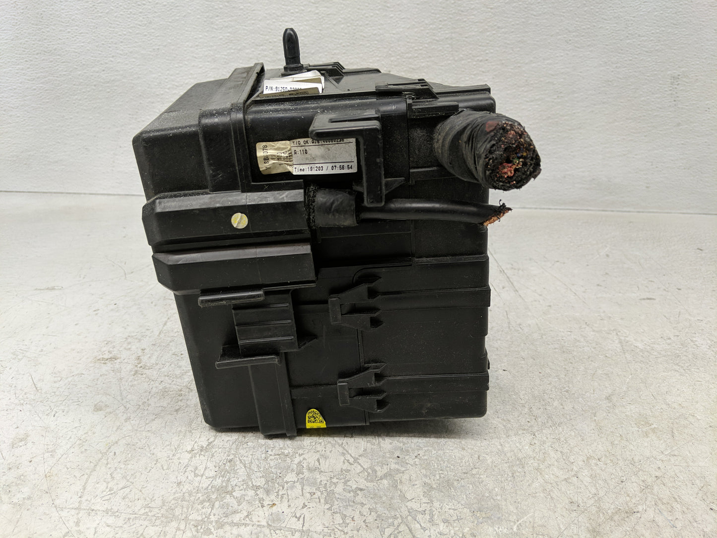 2019-2021 Hyundai Tucson Fusebox Fuse Box Panel Relay Module P/N:91250-D3030-B5 N91250-D3030, 91956-D3020 Fits Fits 2019 202