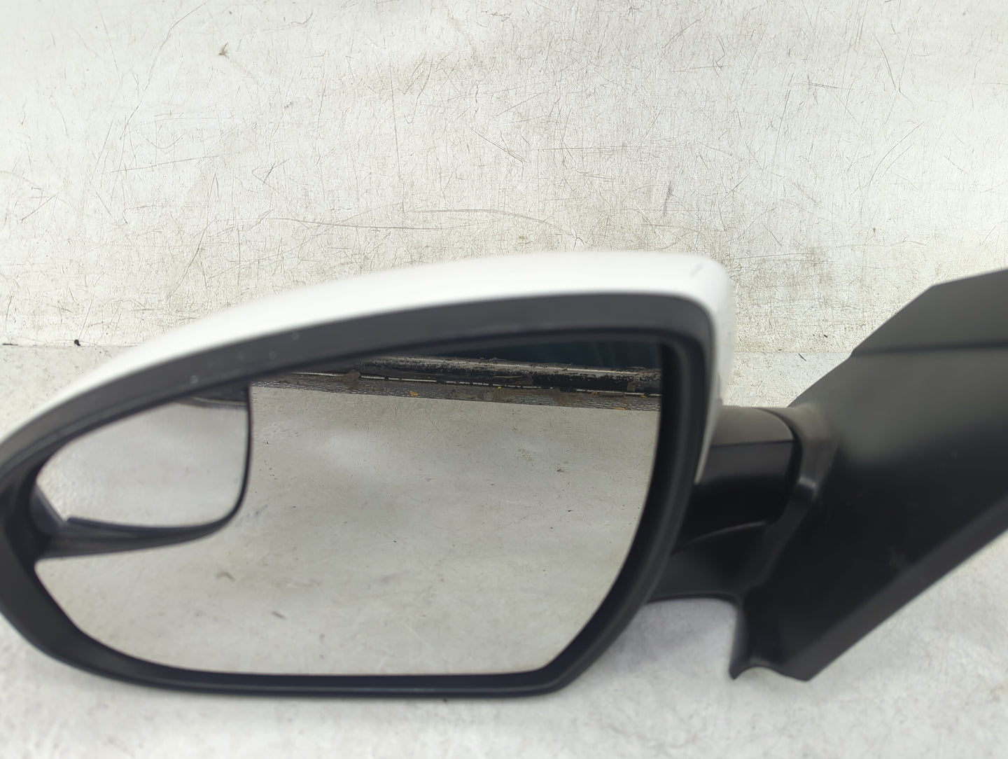 2019-2021 Hyundai Tucson Driver Side View Mirror - Left Door Mirror OEM Used - Oemusedautoparts1.com