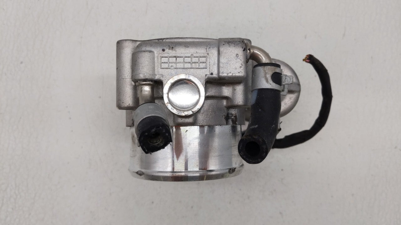 2018 Hyundai Tucson Throttle Body P/N:35100-2G600 Fits Fits 2015 2016 2017 2019 OEM Used Auto Parts - Oemusedautoparts1.com