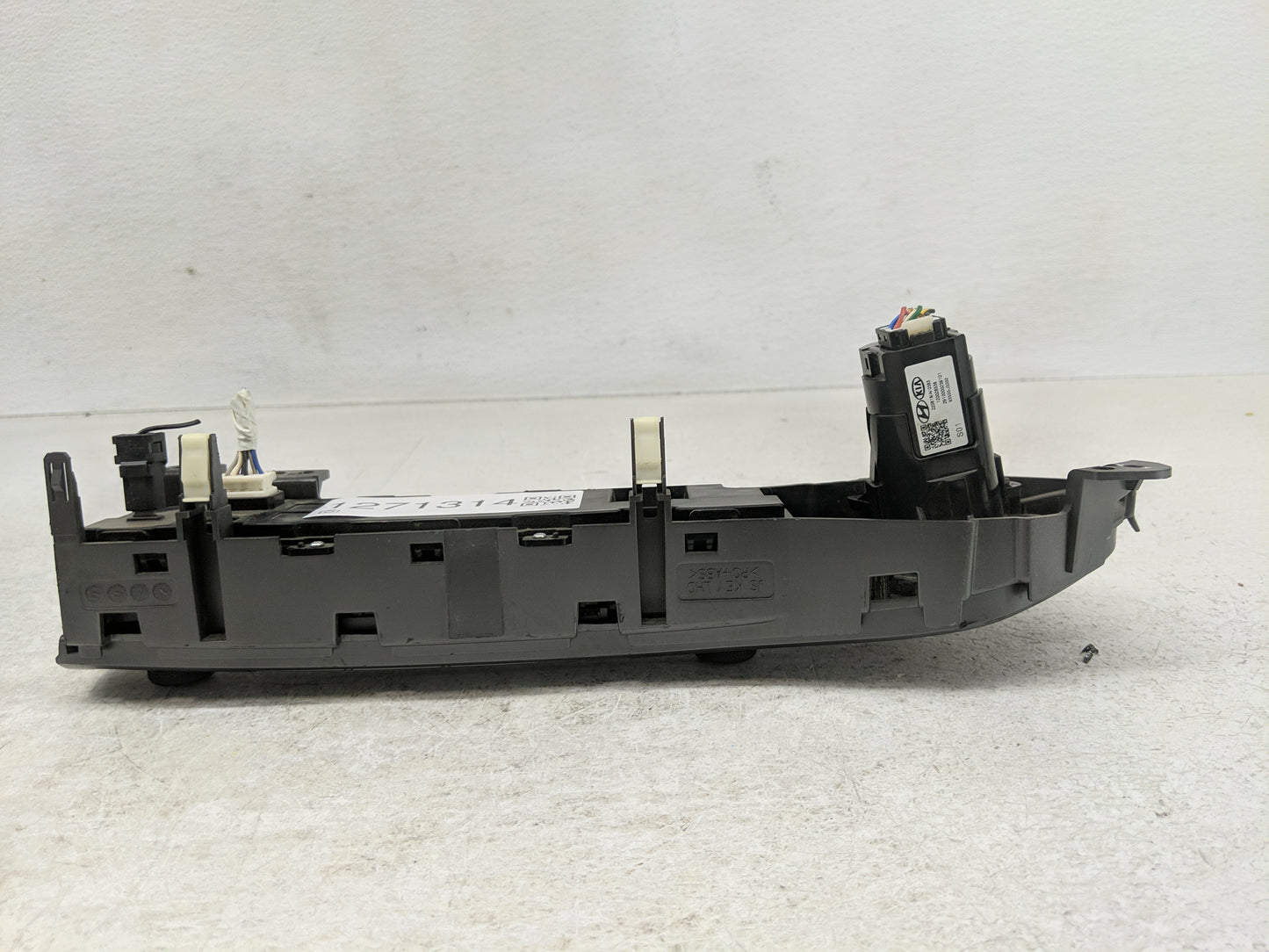 2019-2020 Hyundai Veloster Radio Control Panel - Oemusedautoparts1.com