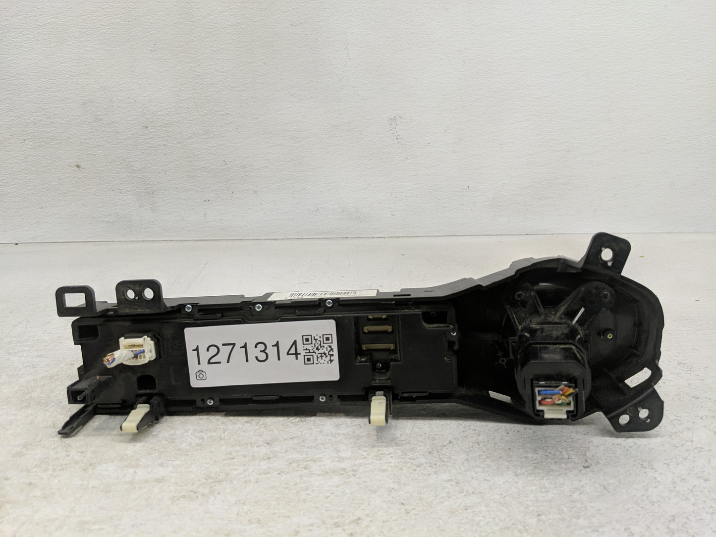 2019-2020 Hyundai Veloster Radio Control Panel - Oemusedautoparts1.com