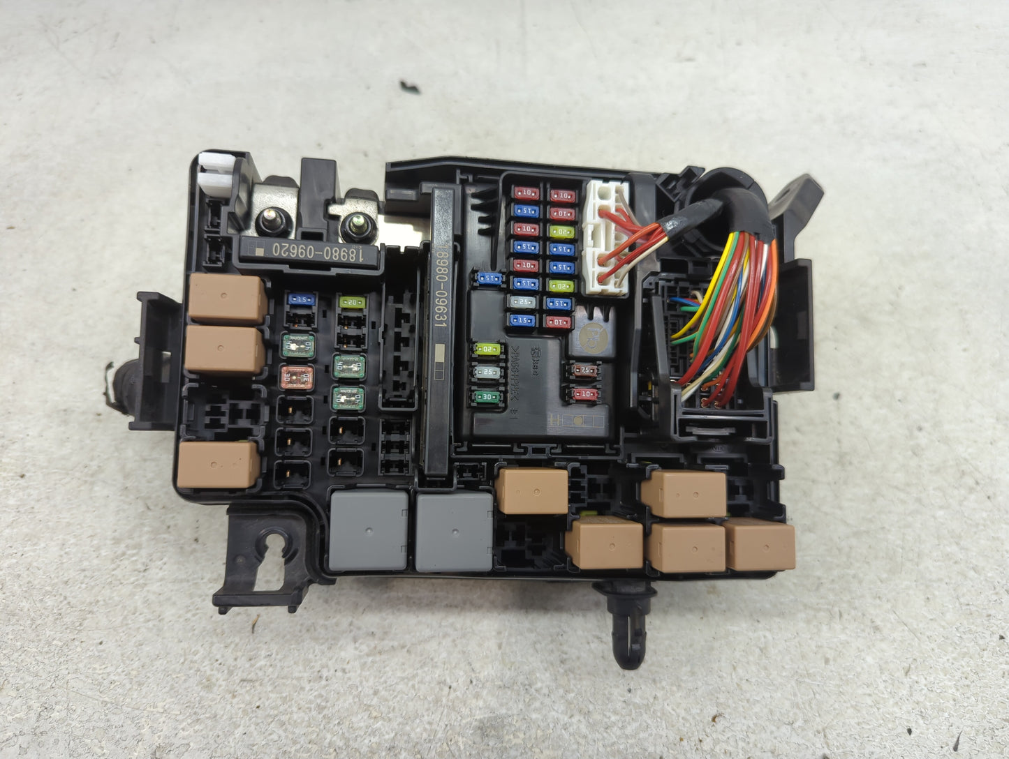 2019-2020 Hyundai Veloster Fusebox Fuse Box Panel Relay Module P/N:91956-J3820 Fits Fits 2019 2020 OEM Used Auto Parts - Oem