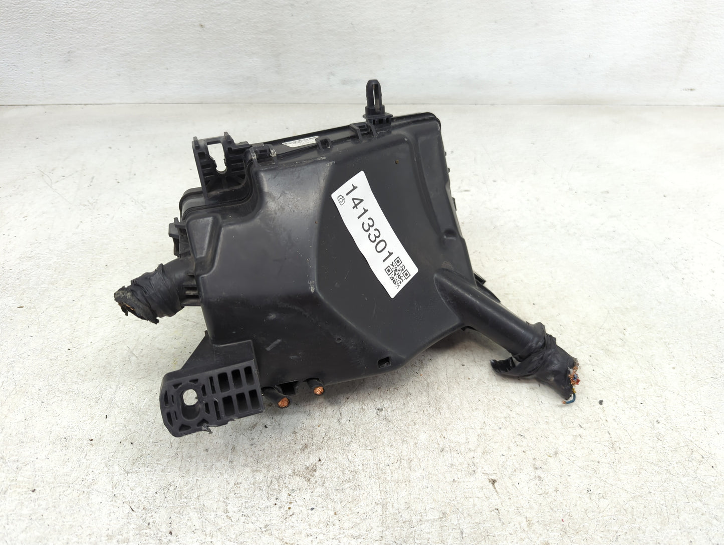 2019-2020 Hyundai Veloster Fusebox Fuse Box Panel Relay Module P/N:91956-J3820 Fits Fits 2019 2020 OEM Used Auto Parts - Oem