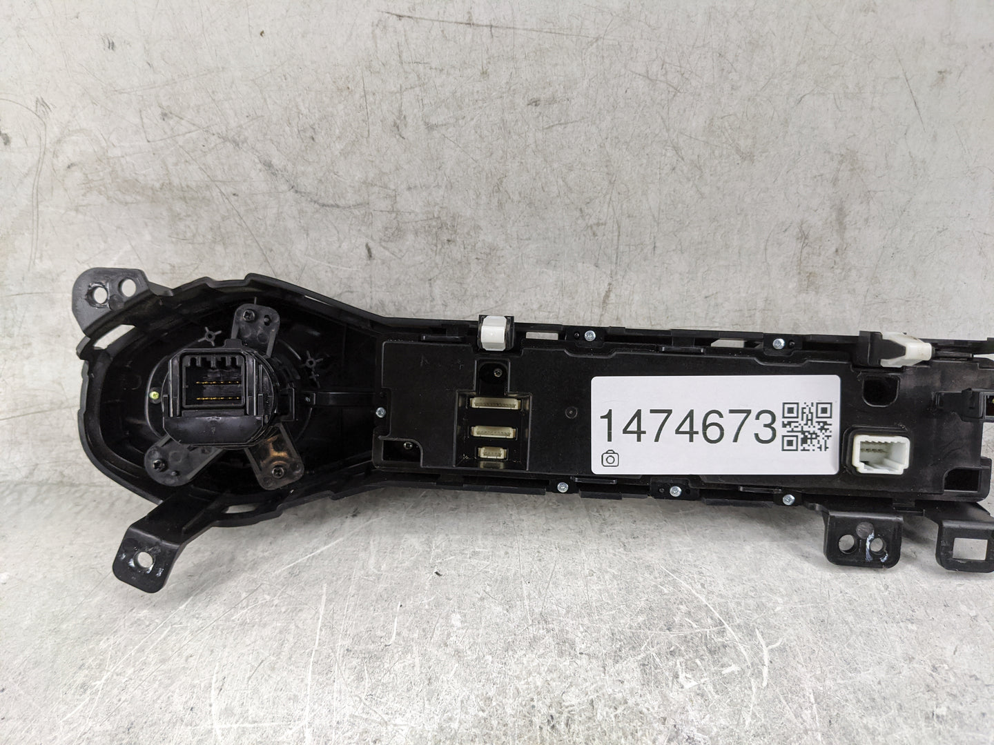 2019-2020 Hyundai Veloster Radio Control Panel 1474673 - Oemusedautoparts1.com