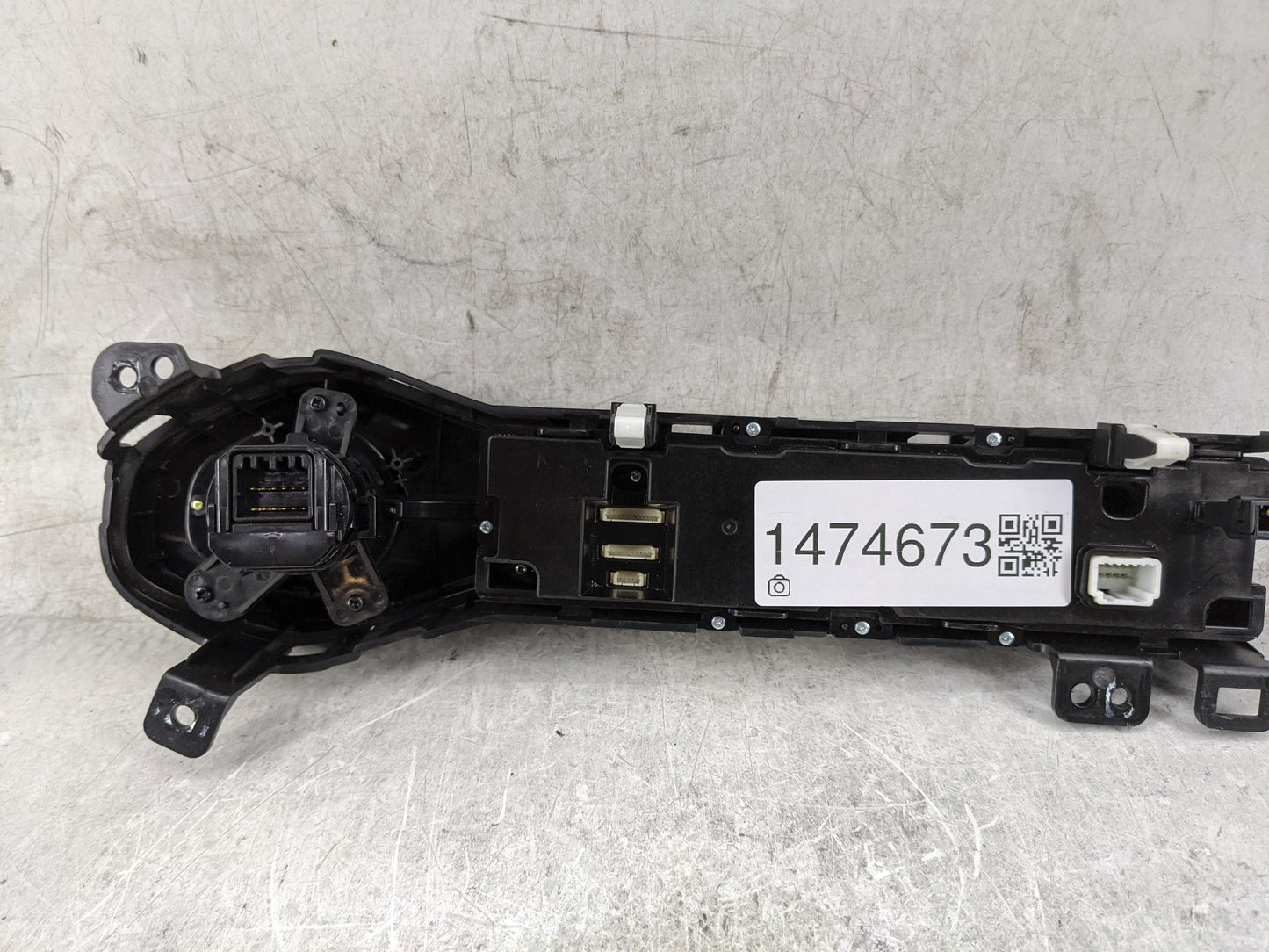 2019-2020 Hyundai Veloster Radio Control Panel 1474673 - Oemusedautoparts1.com