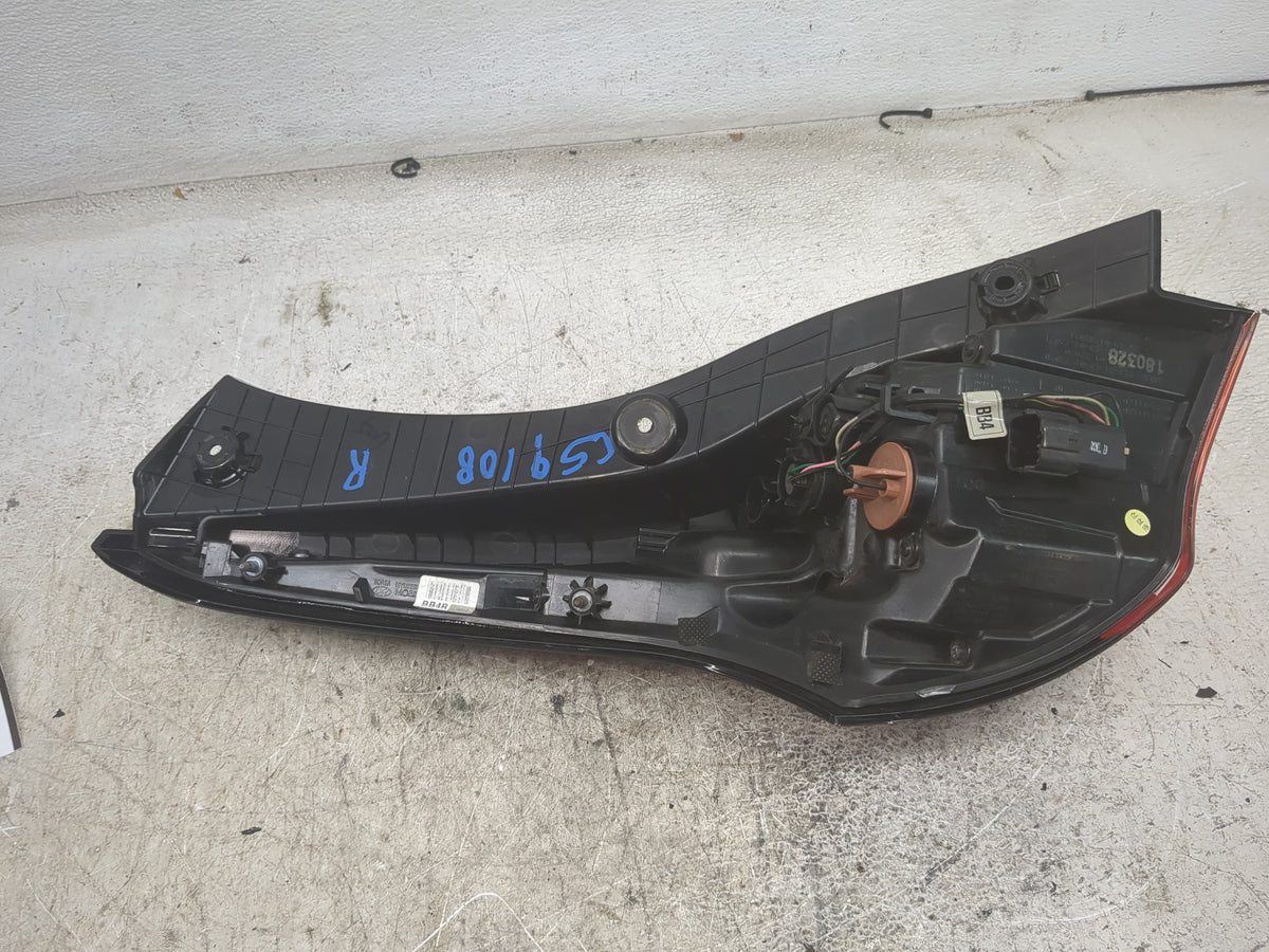 2019-2020 Hyundai Veloster Tail Light Assembly Passenger Right OEM P/N:180328 Fits Fits 2019 2020 OEM Used Auto Parts - Oemu